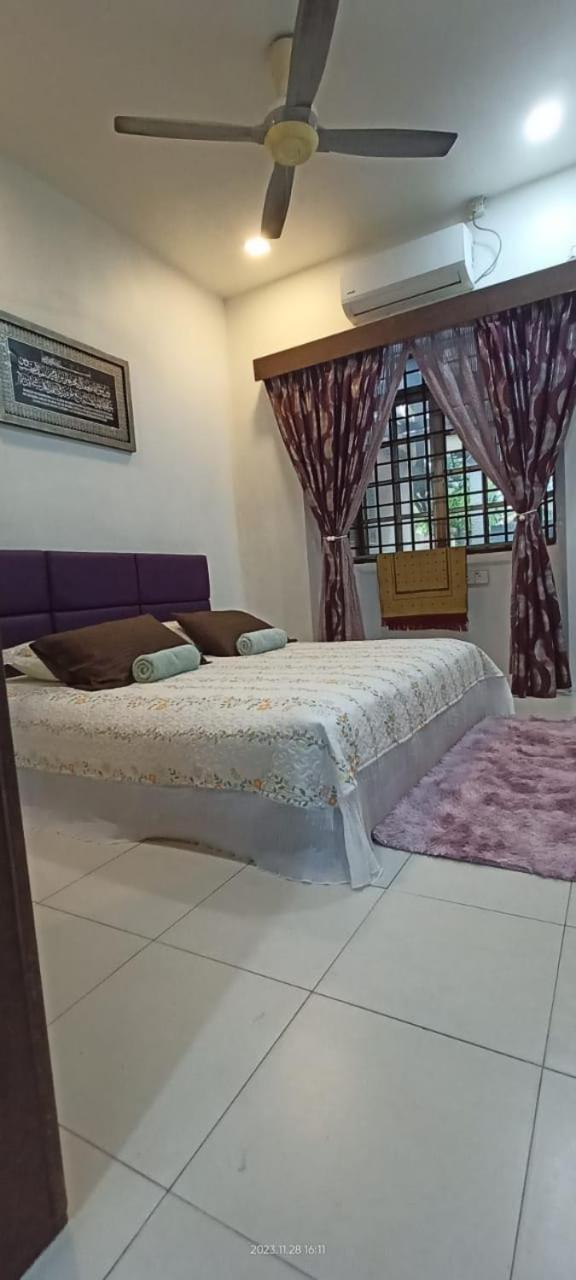 Three-Bedroom House photo 1