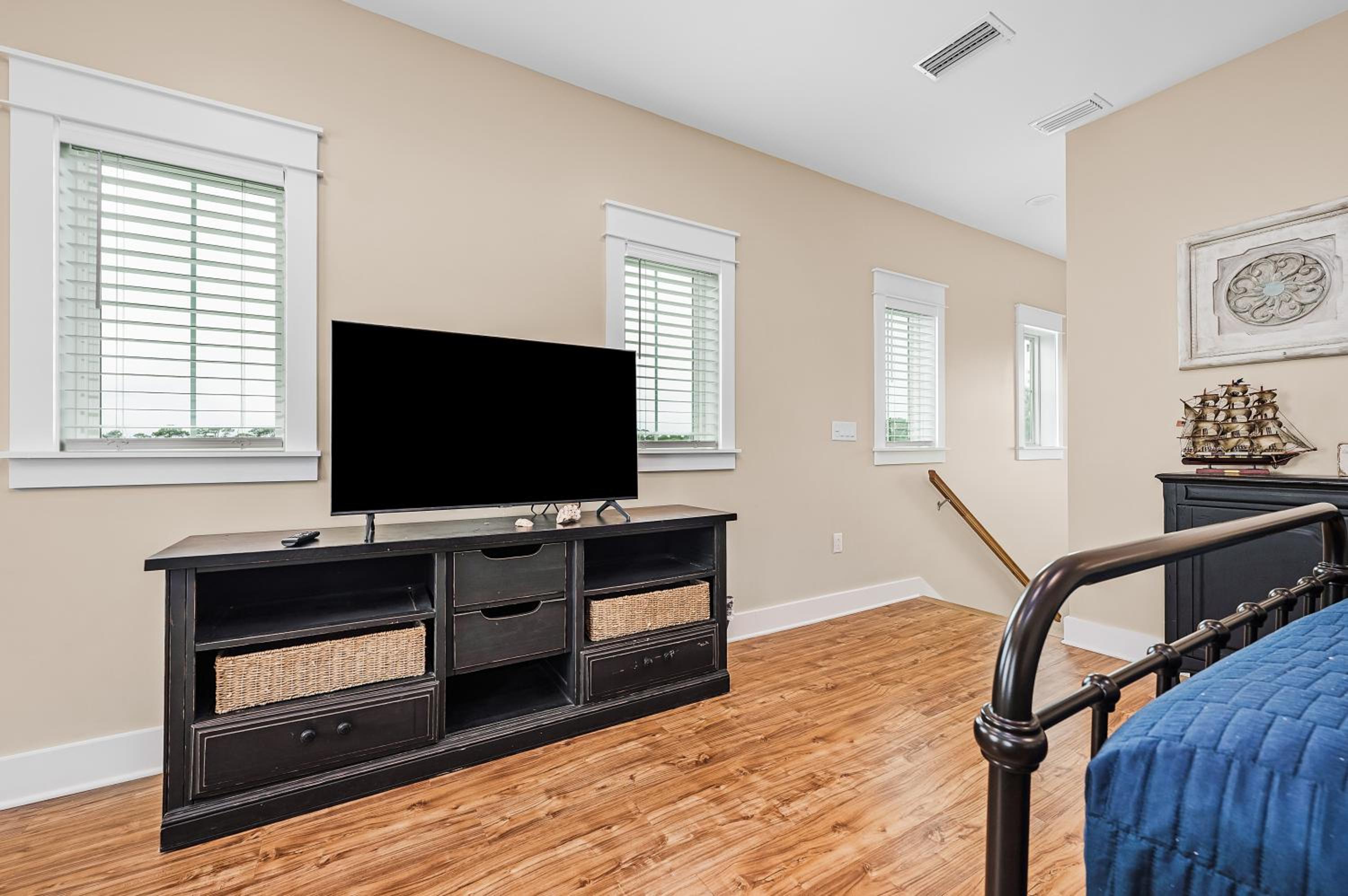 Five-Bedroom House photo 2