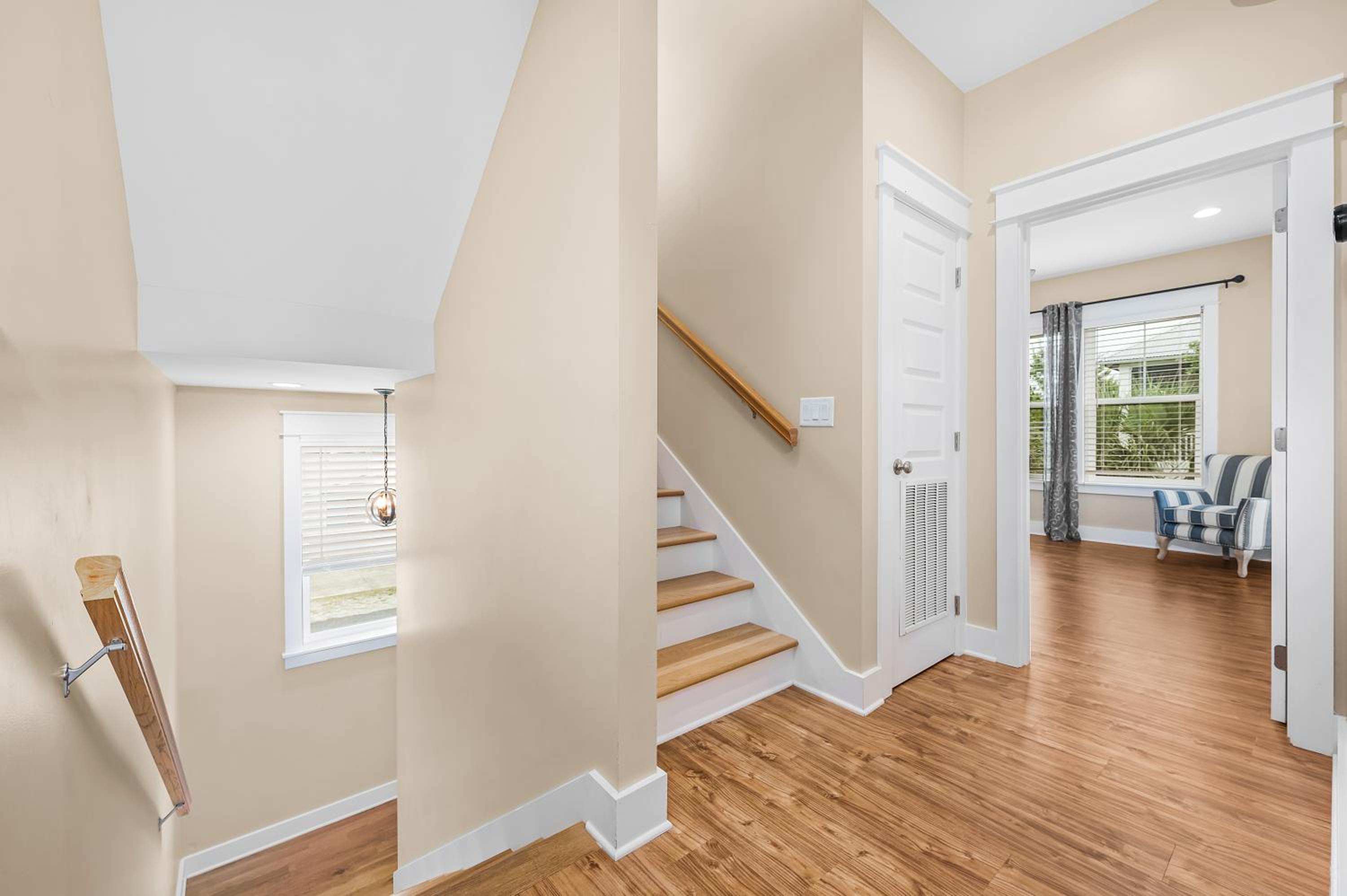 Five-Bedroom House photo 3