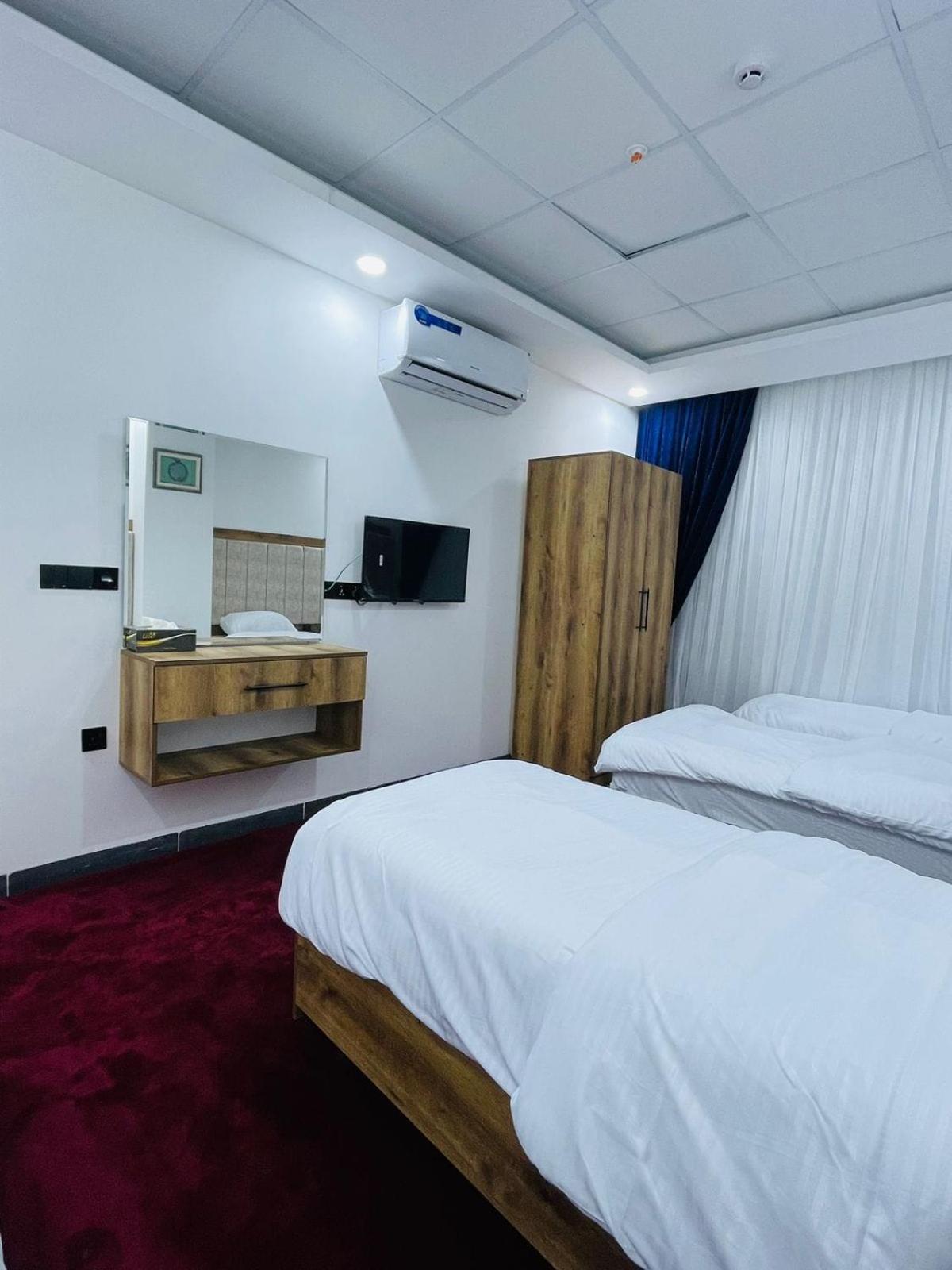 Deluxe Suite