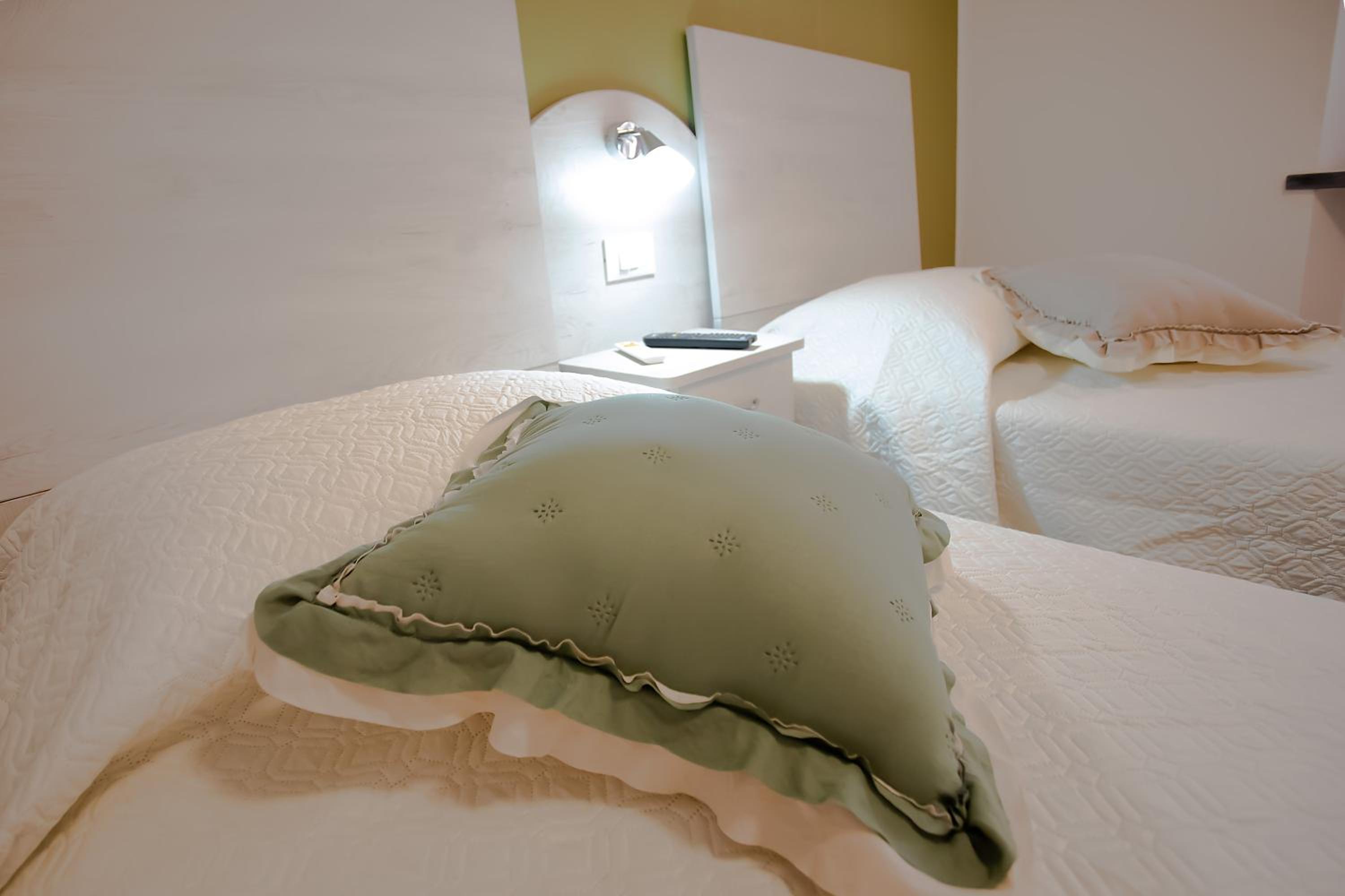 Twin Room with Private Bathroom photo 3
