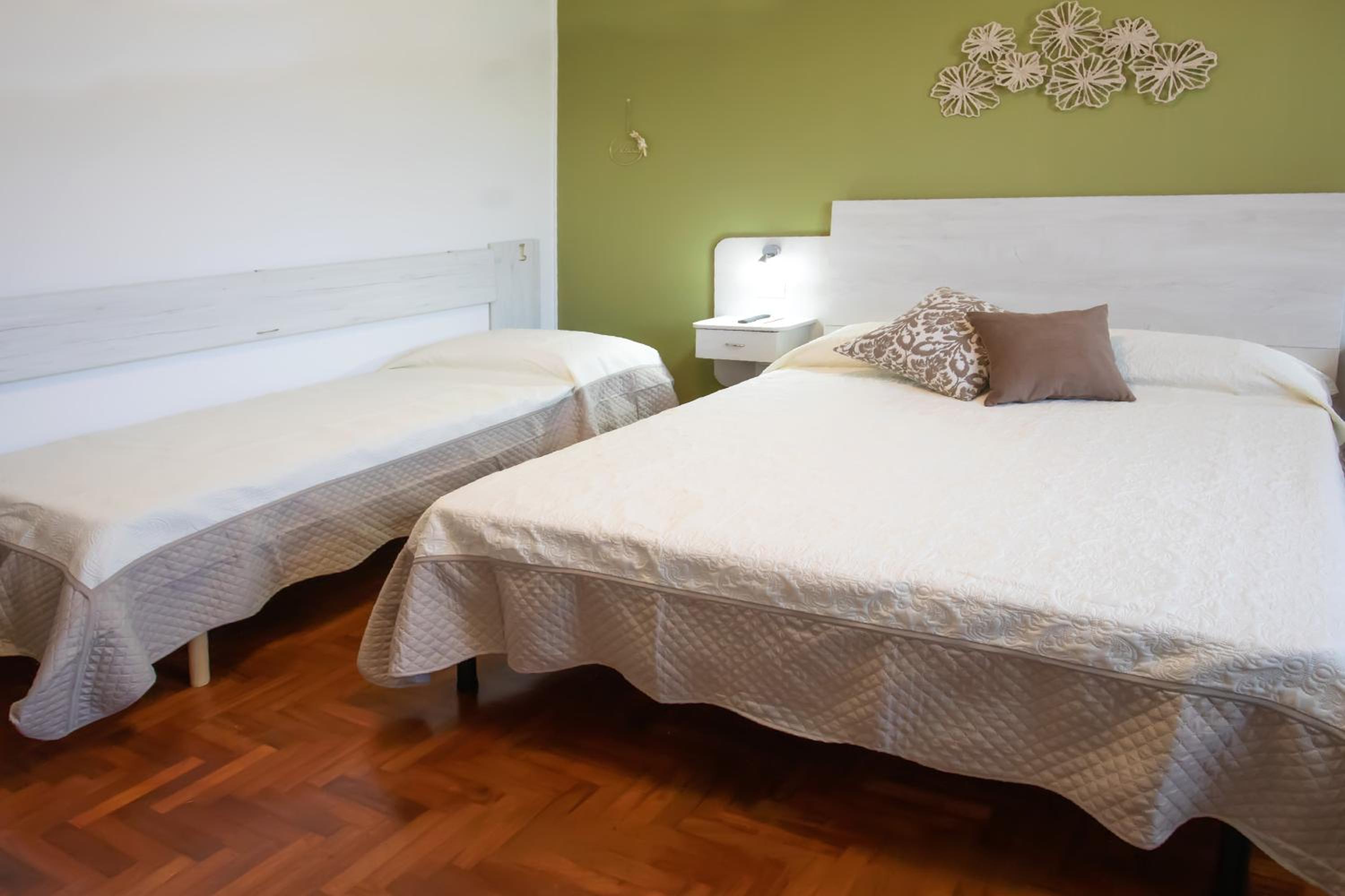 Triple Room with Private Bathroom photo 3