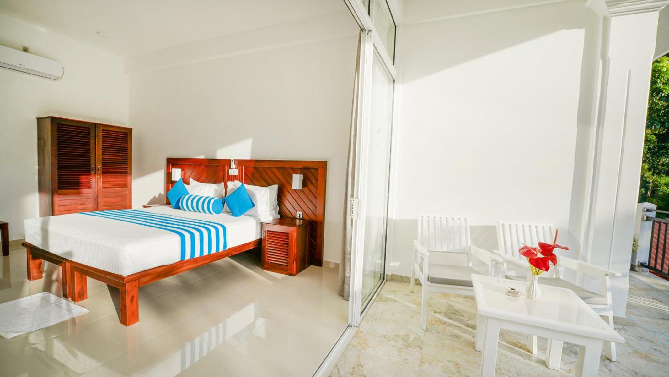 Deluxe Double Room with Balcony photo 2