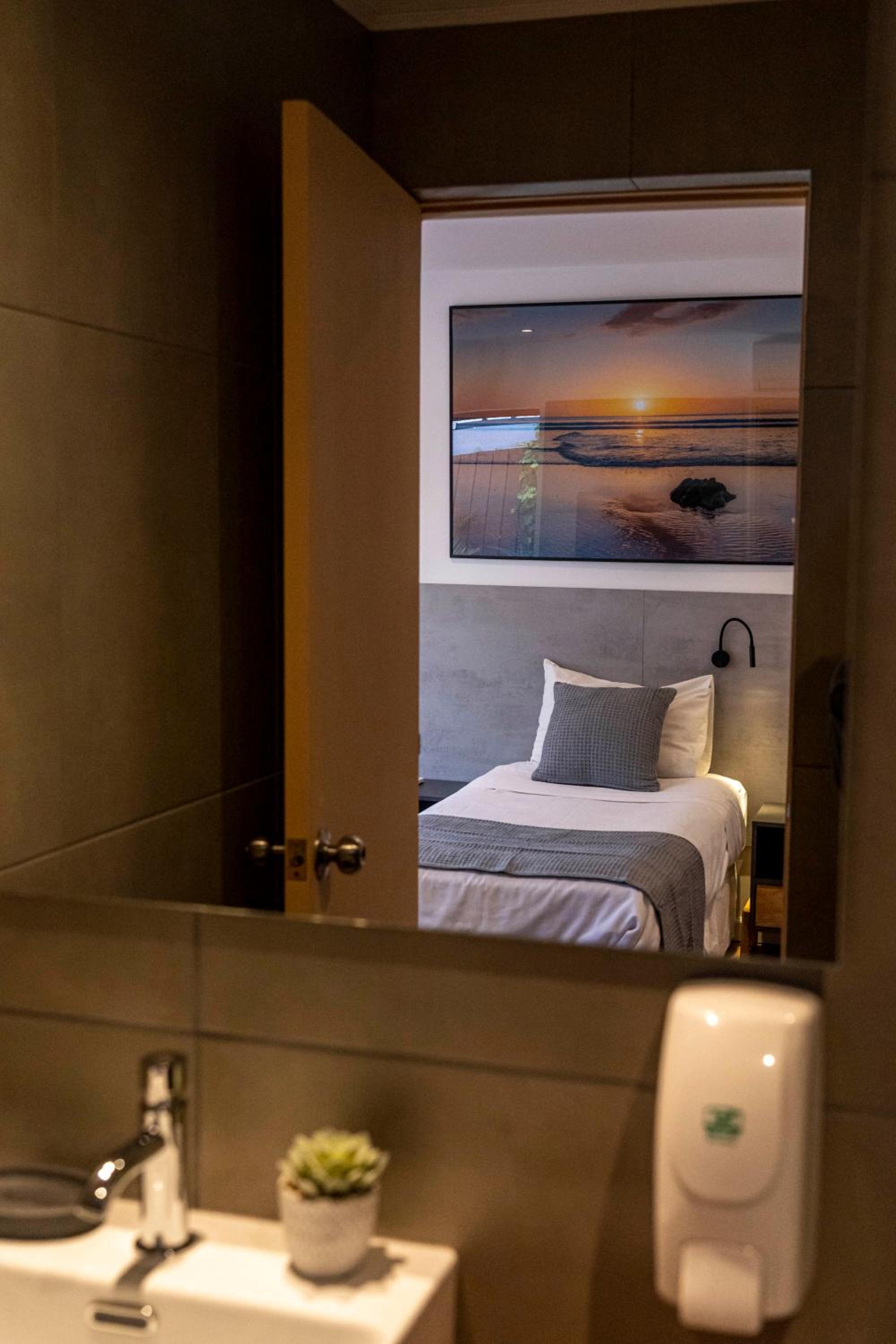 Twin Room with Pool View photo 1