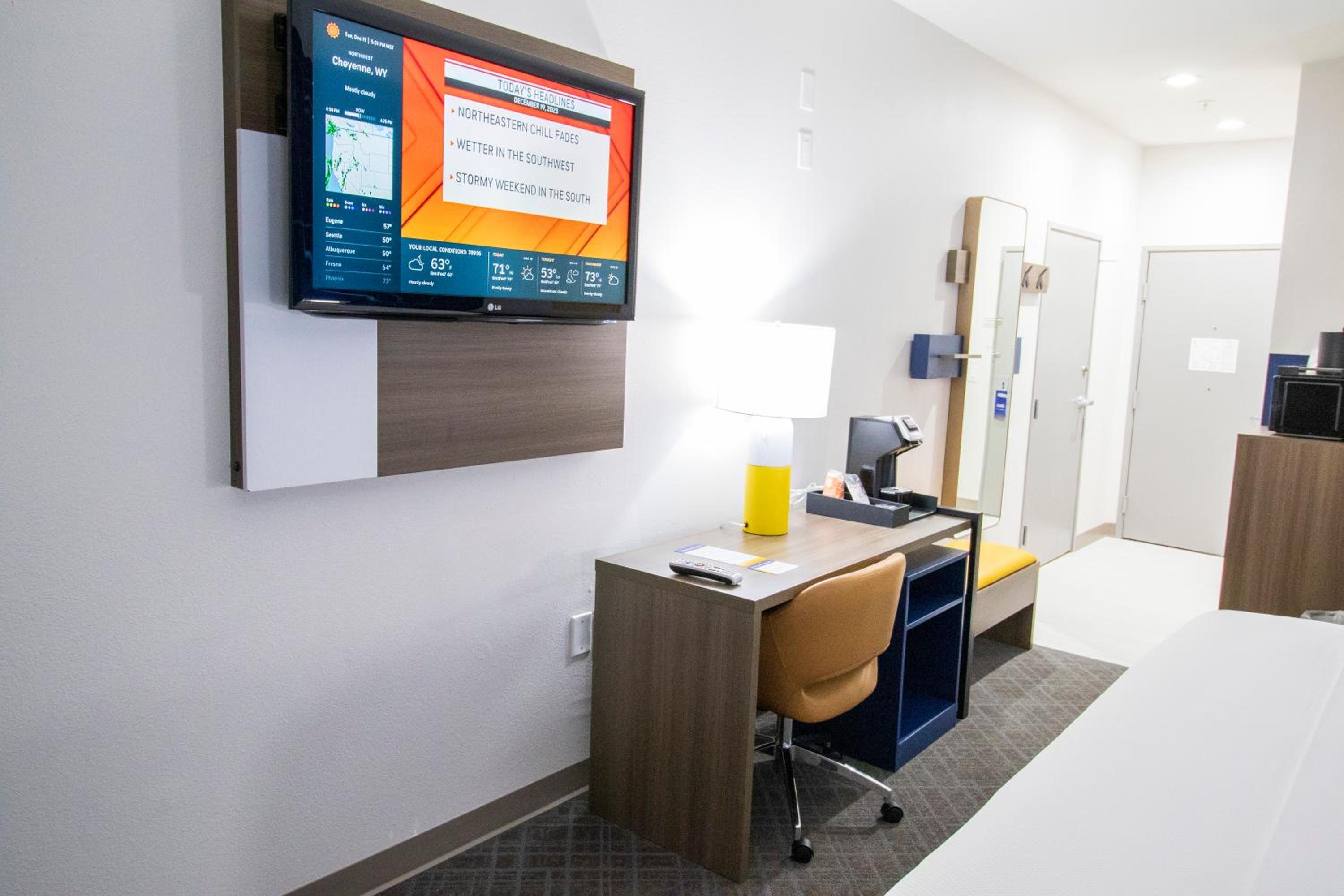 King Room with Roll-In Shower - Disability Access/Non Smoking photo 1