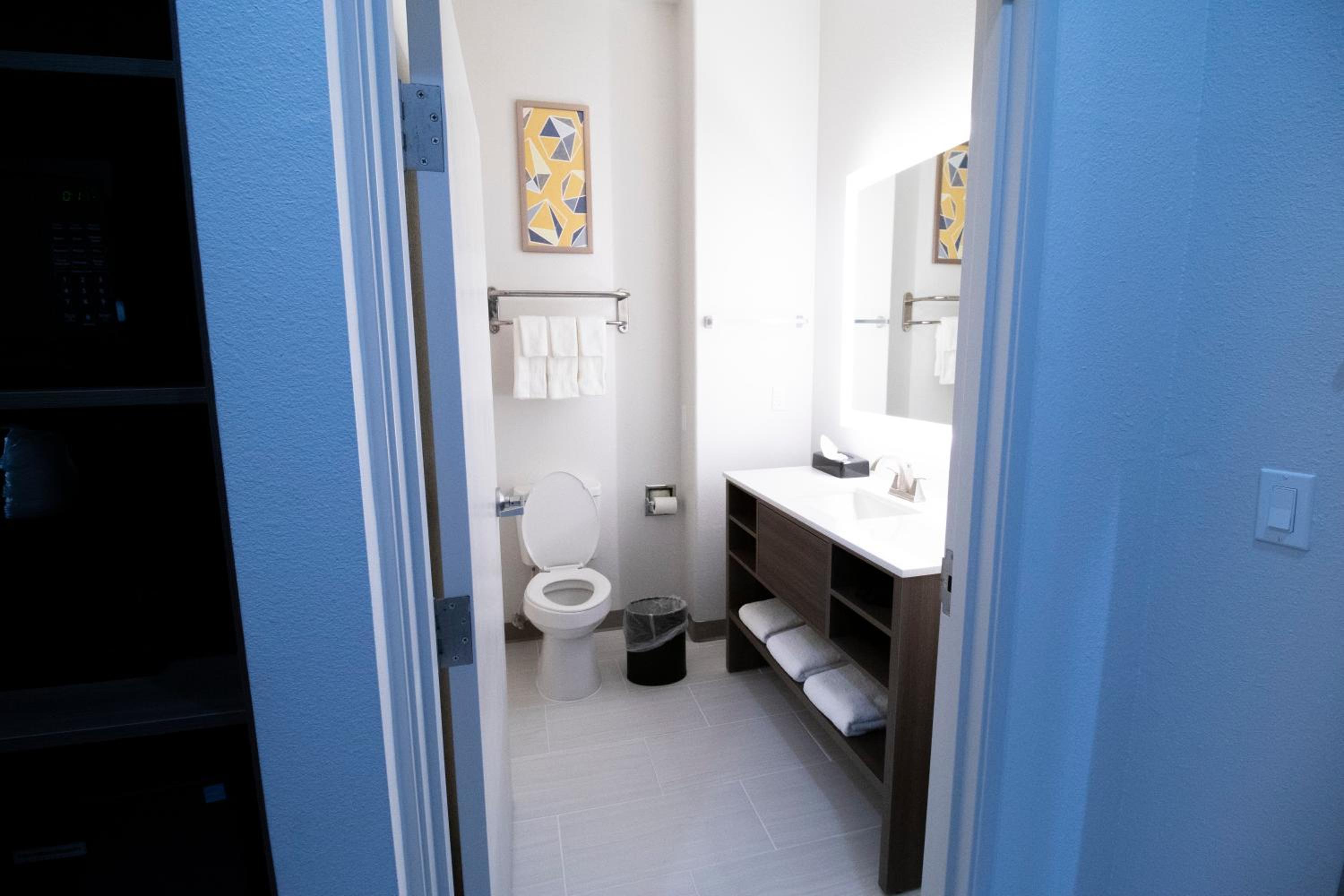 King Suite - Non Smoking photo 2