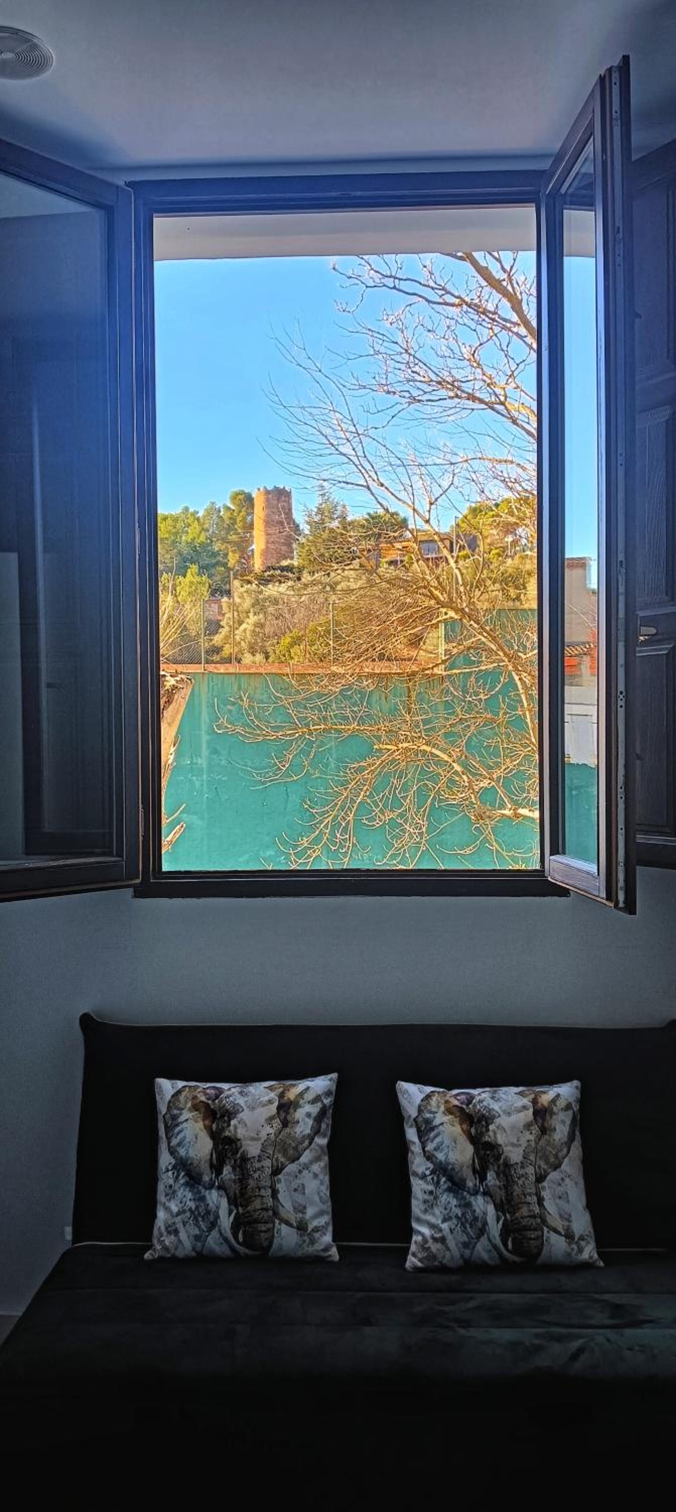 Deluxe Double Room with Extra Bed - Photo 8