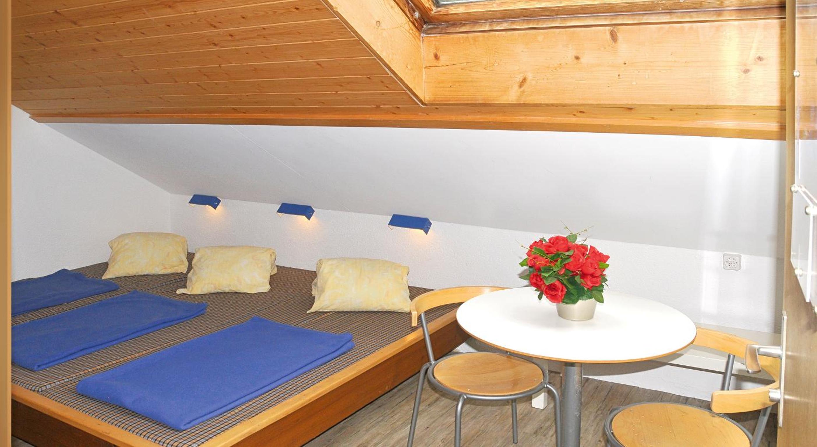 Triple Room Hostel with Shared Bathroom photo 1