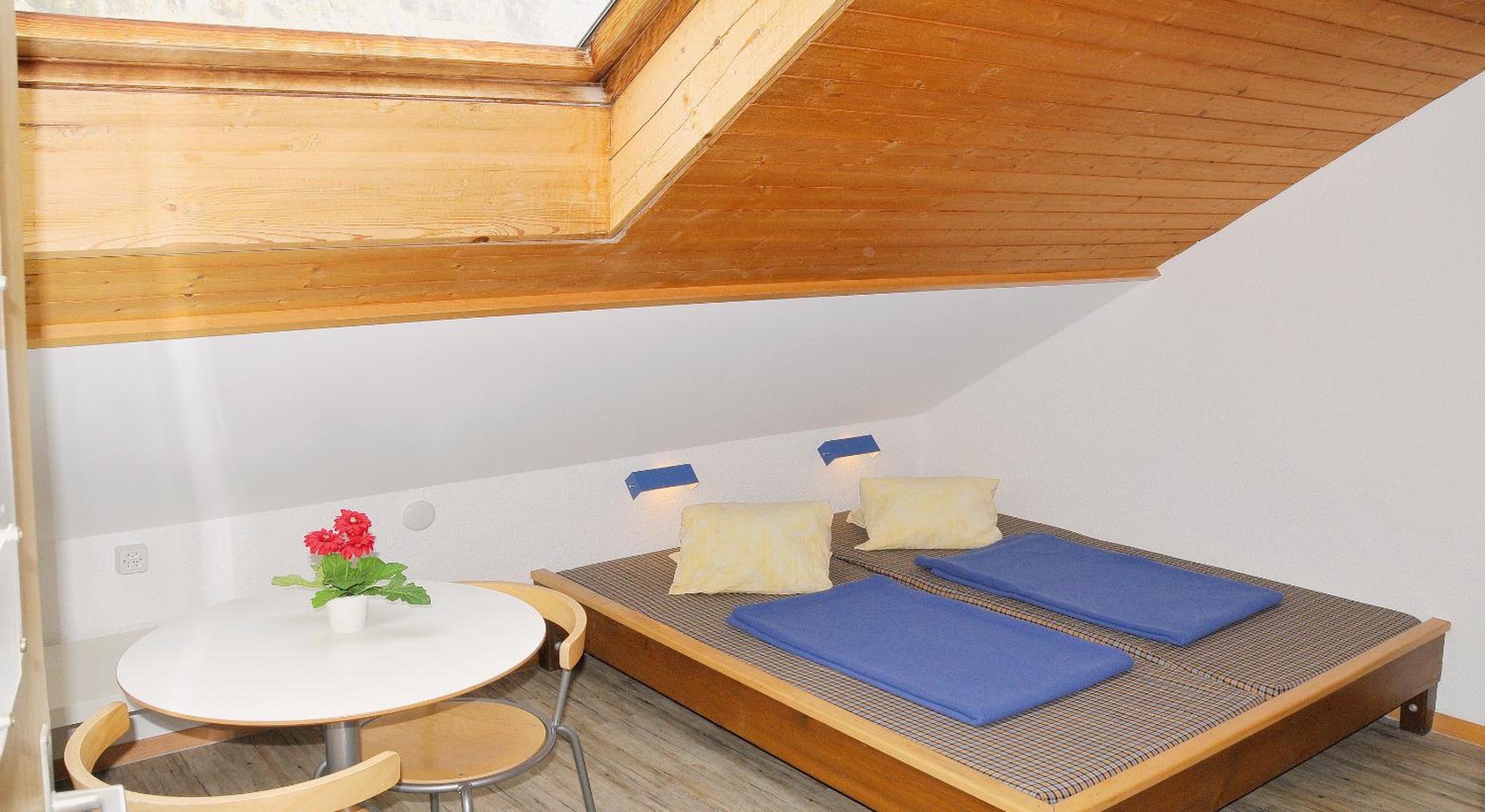 Twin Room Hostel with Shared Bathroom photo 1