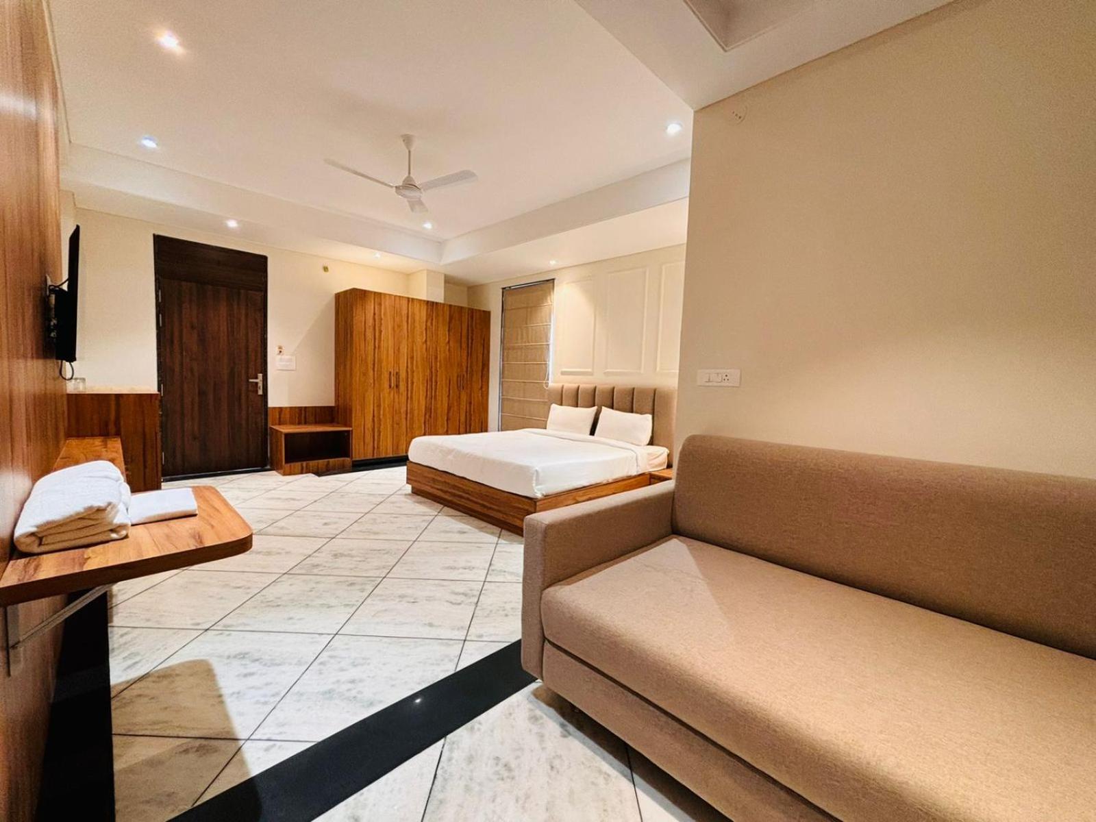 Suite - Photo 7
