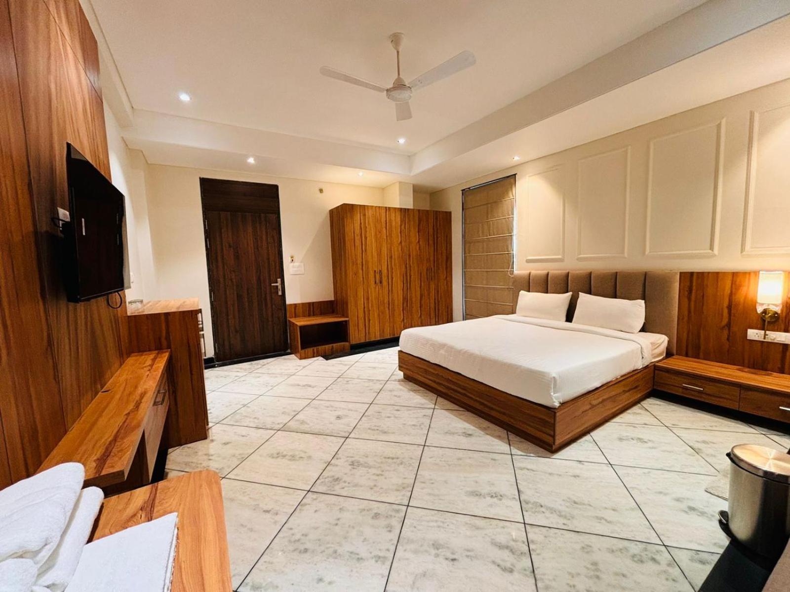 Suite - Photo 5