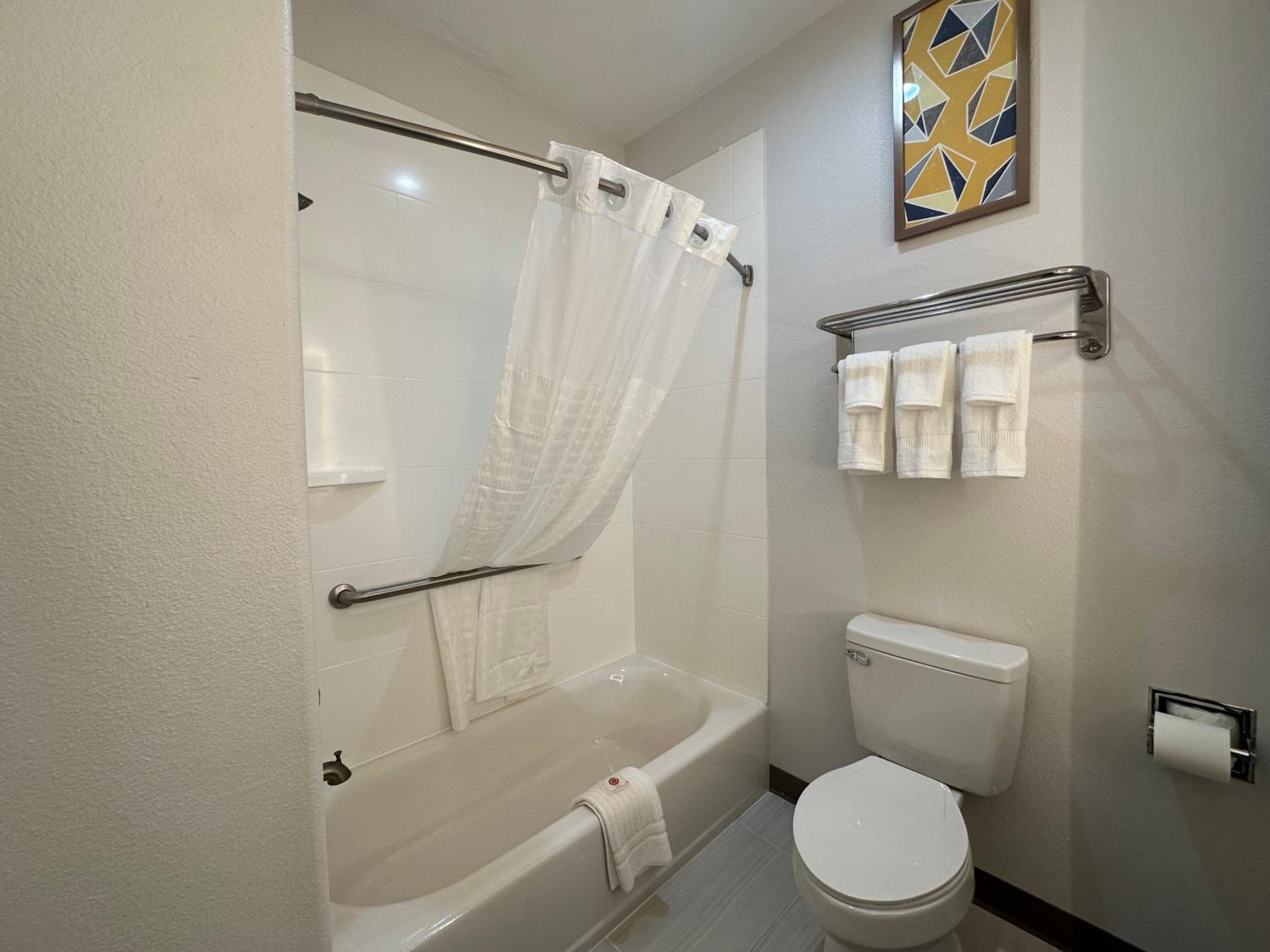 Queen Room - Disability Access photo 2