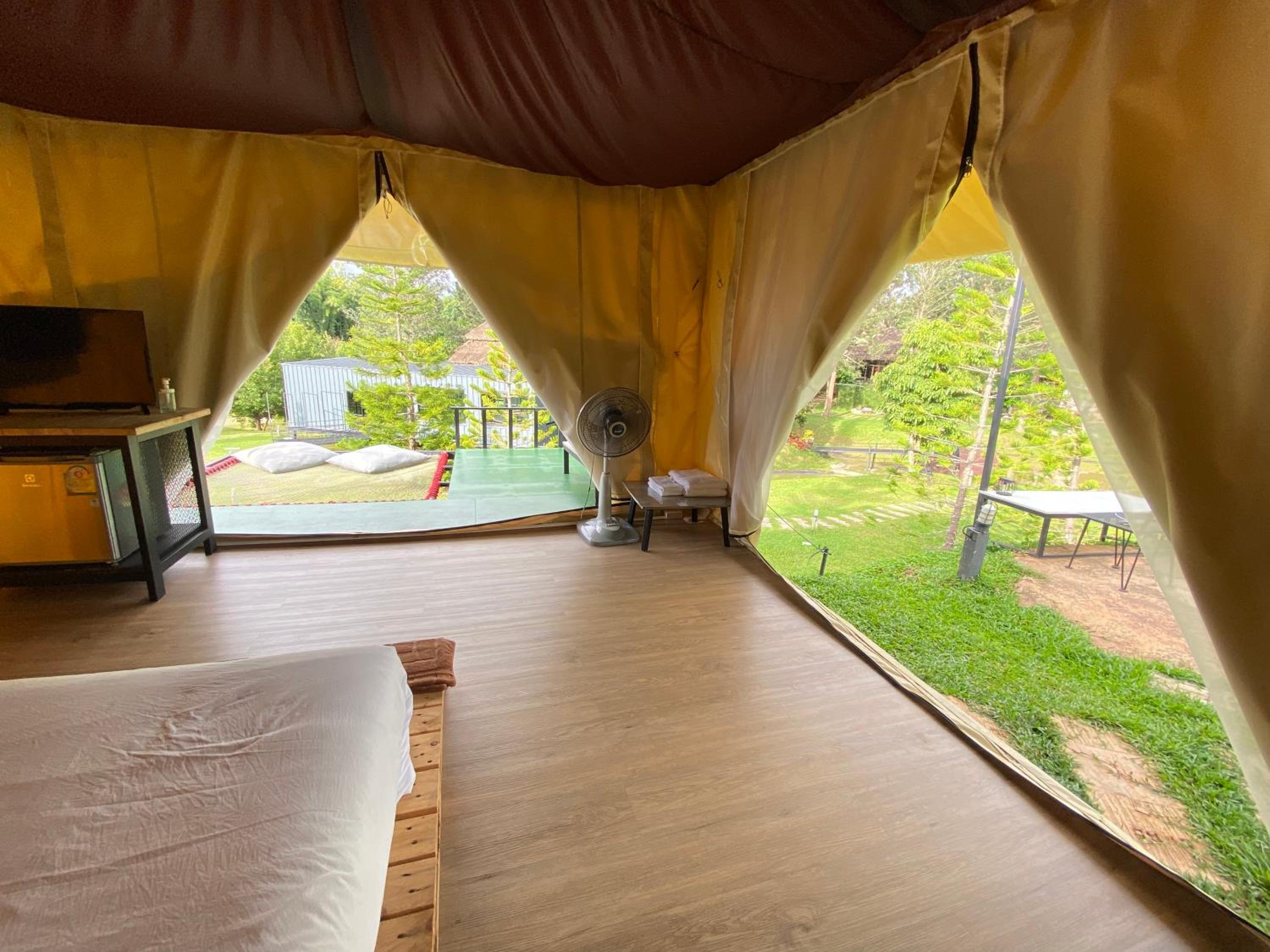 Tent (Pyramid style) photo 1