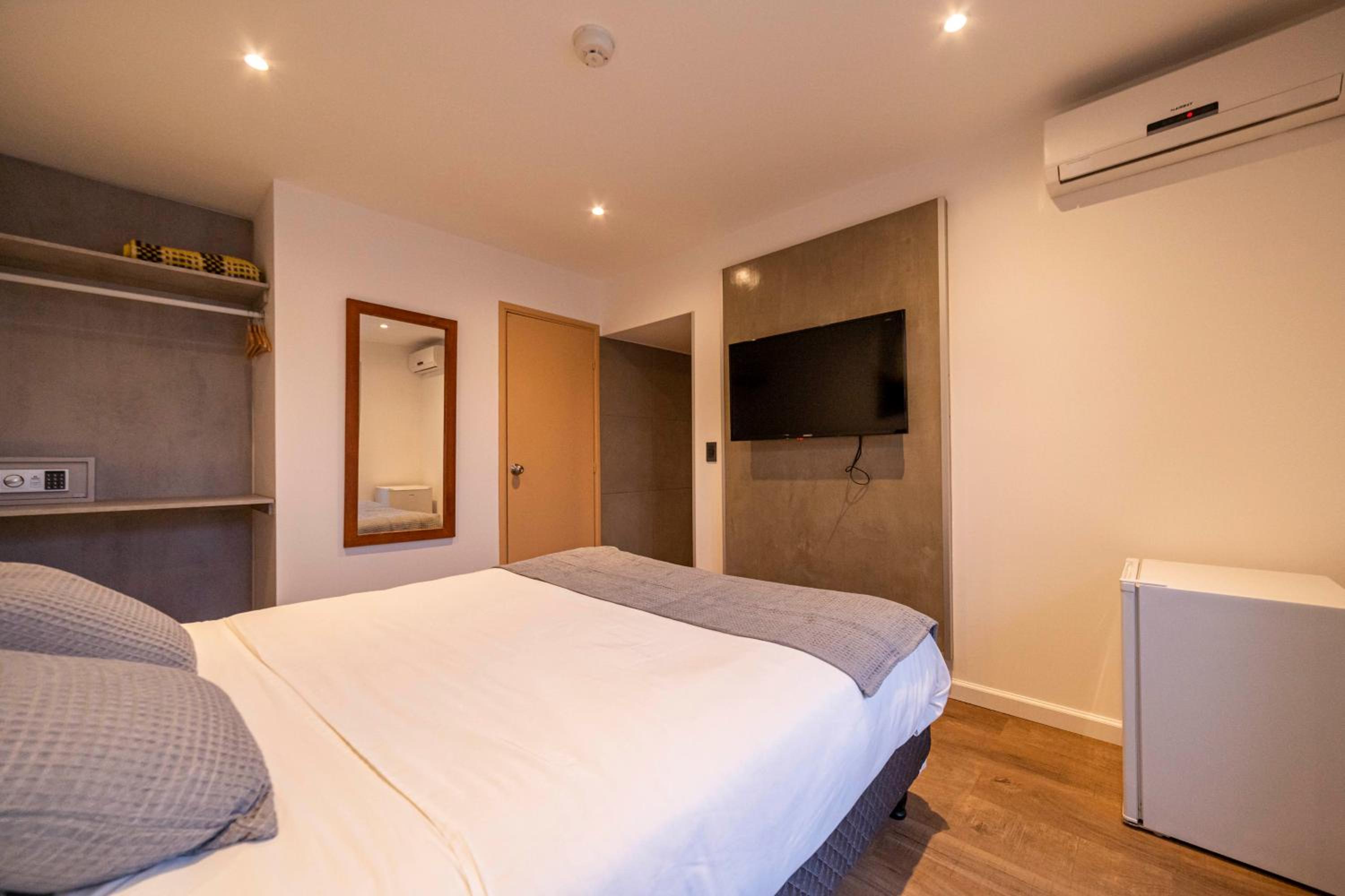 Queen Room with Balcony photo 3