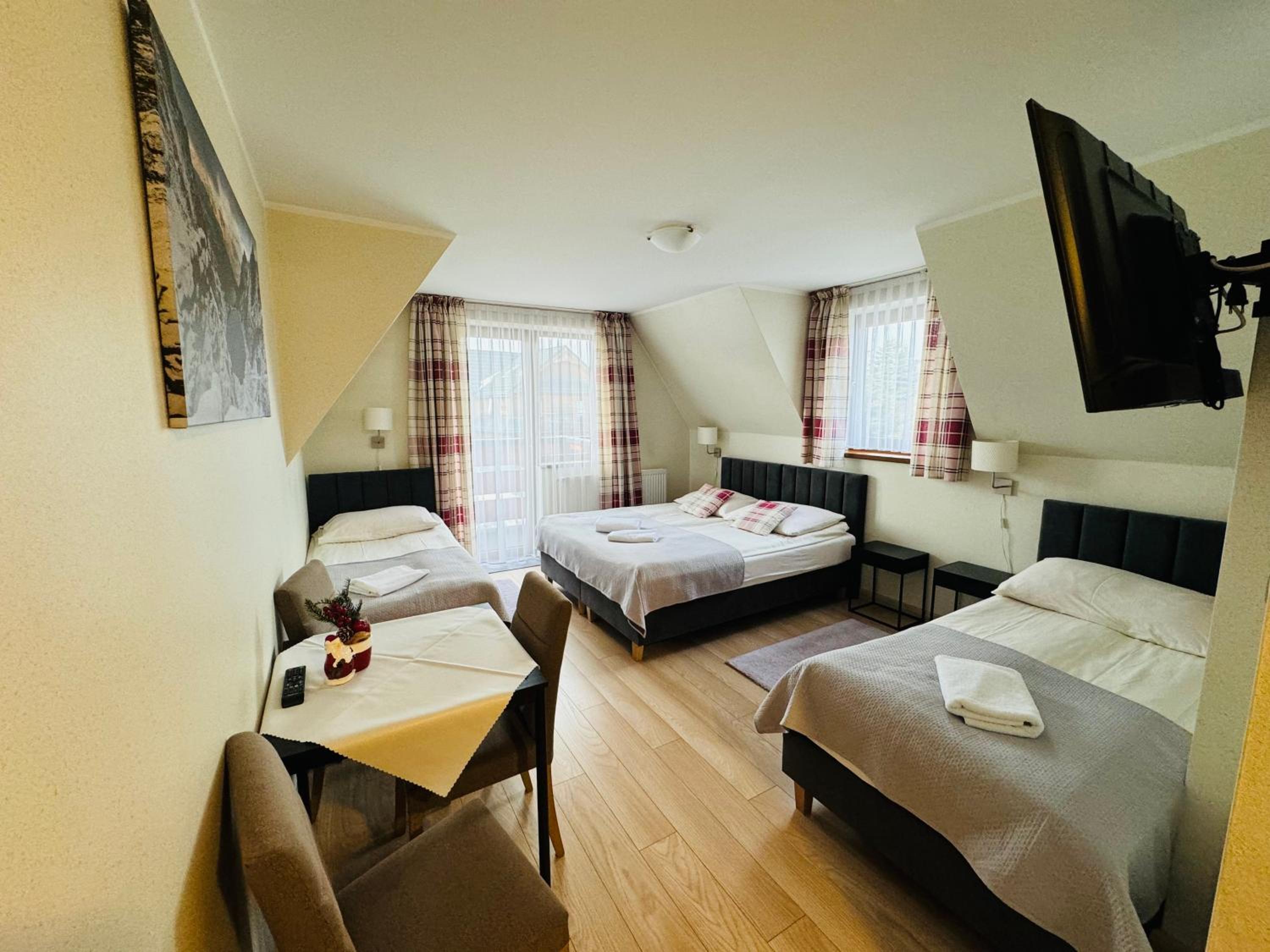 Quadruple Room with Balcony photo 3
