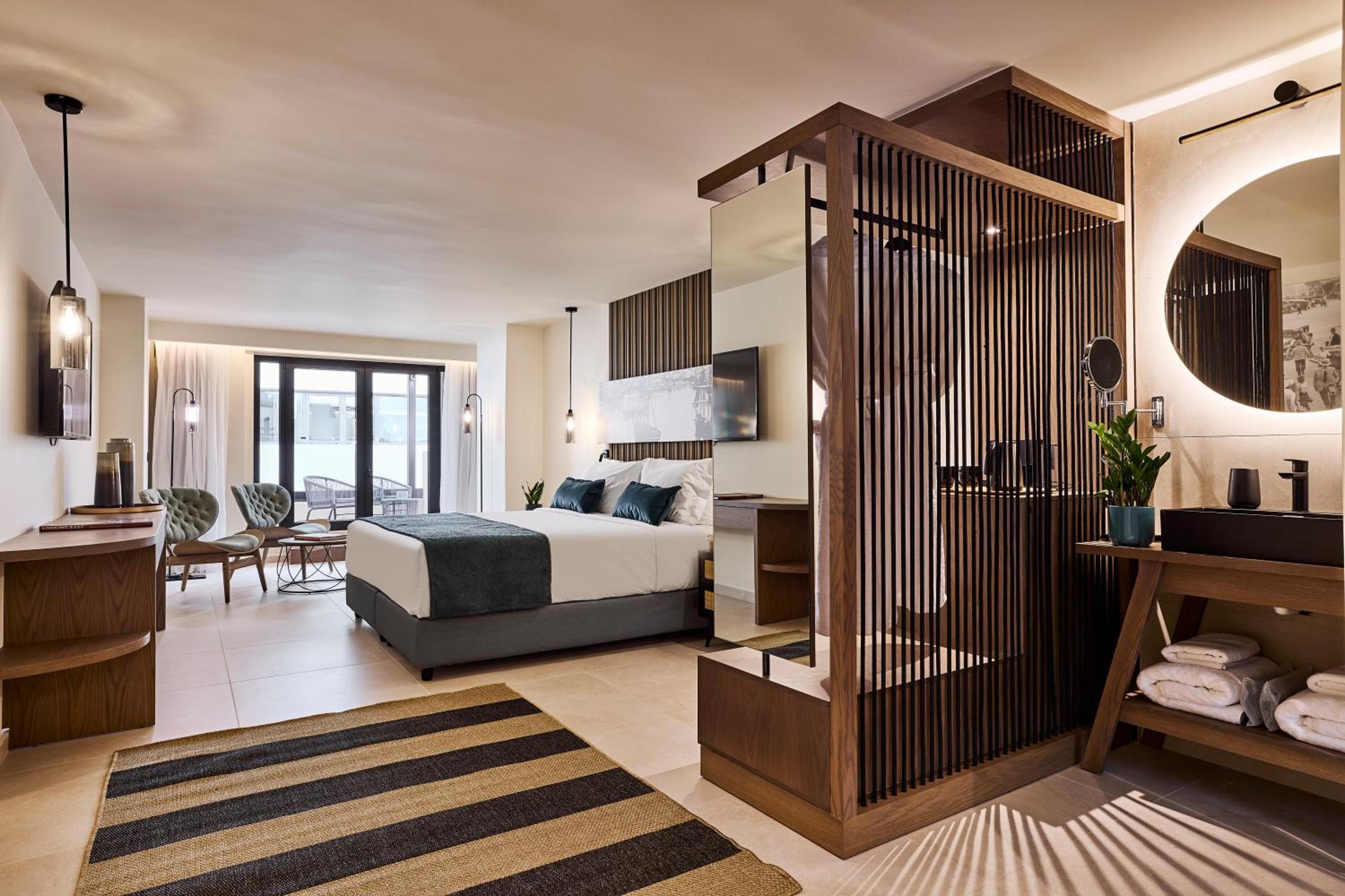 Superior Suite with Terrace and City View - Photo 1
