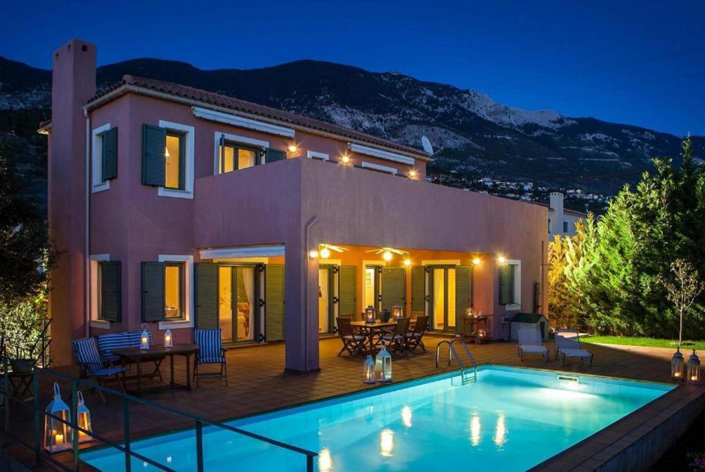 Villa photo 2
