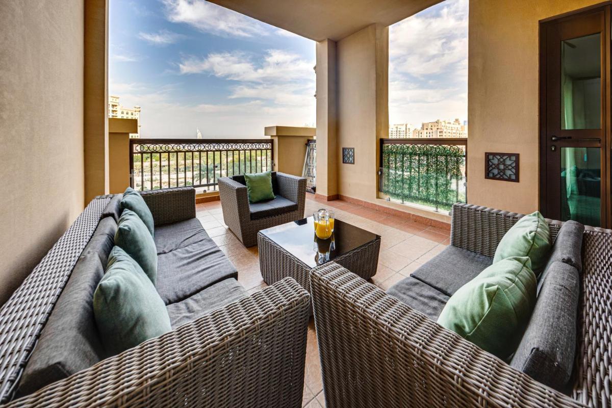 Apartment with Balcony photo 3