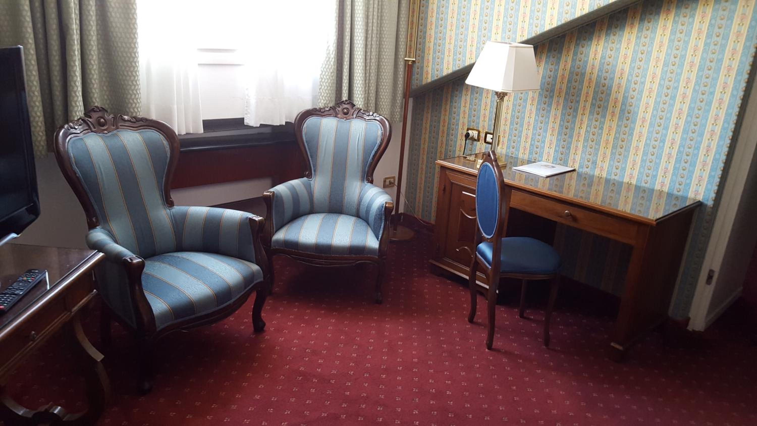 Family Room thumbnail 6