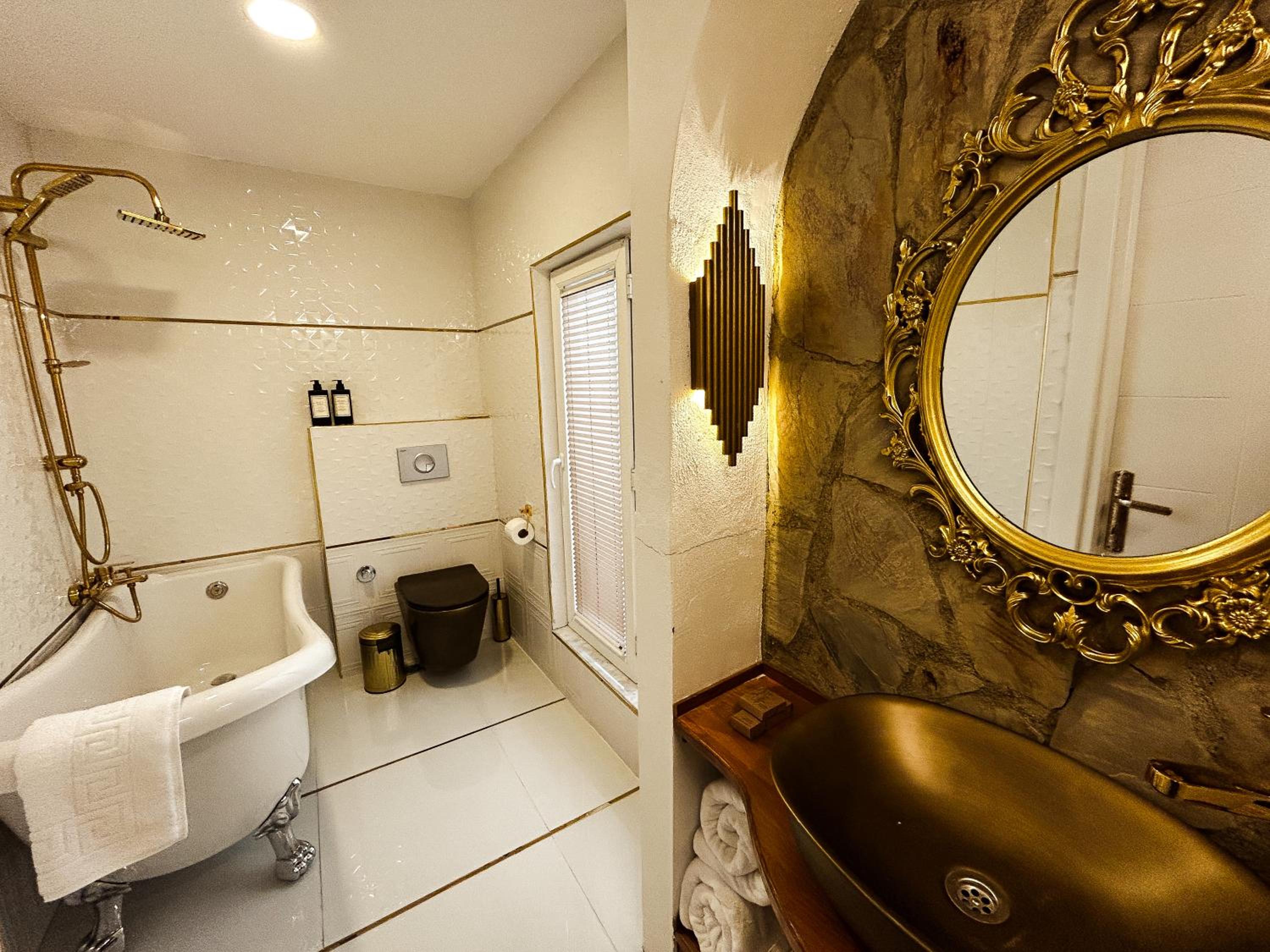 Queen Suite photo 3