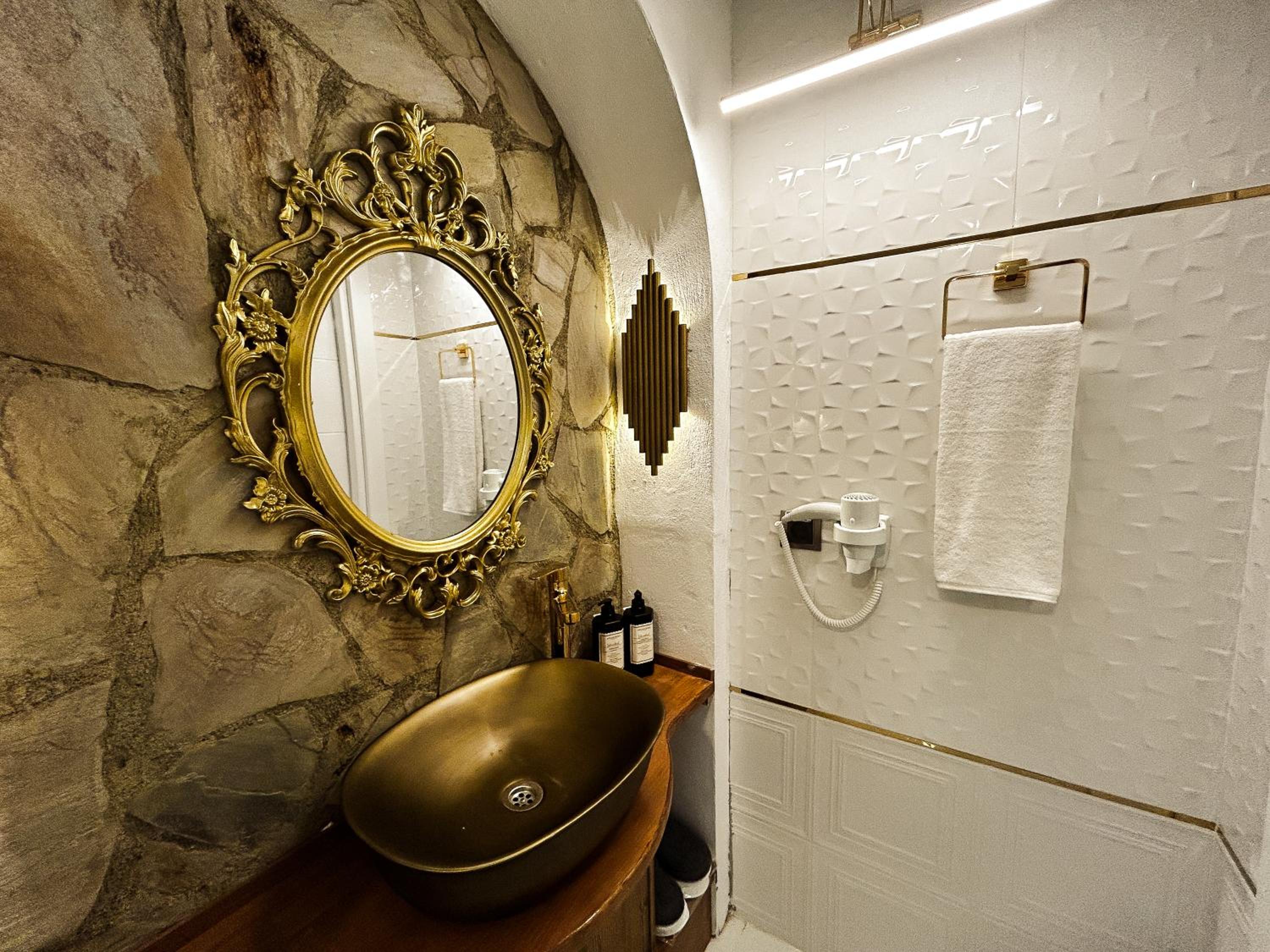 Queen Suite photo 2