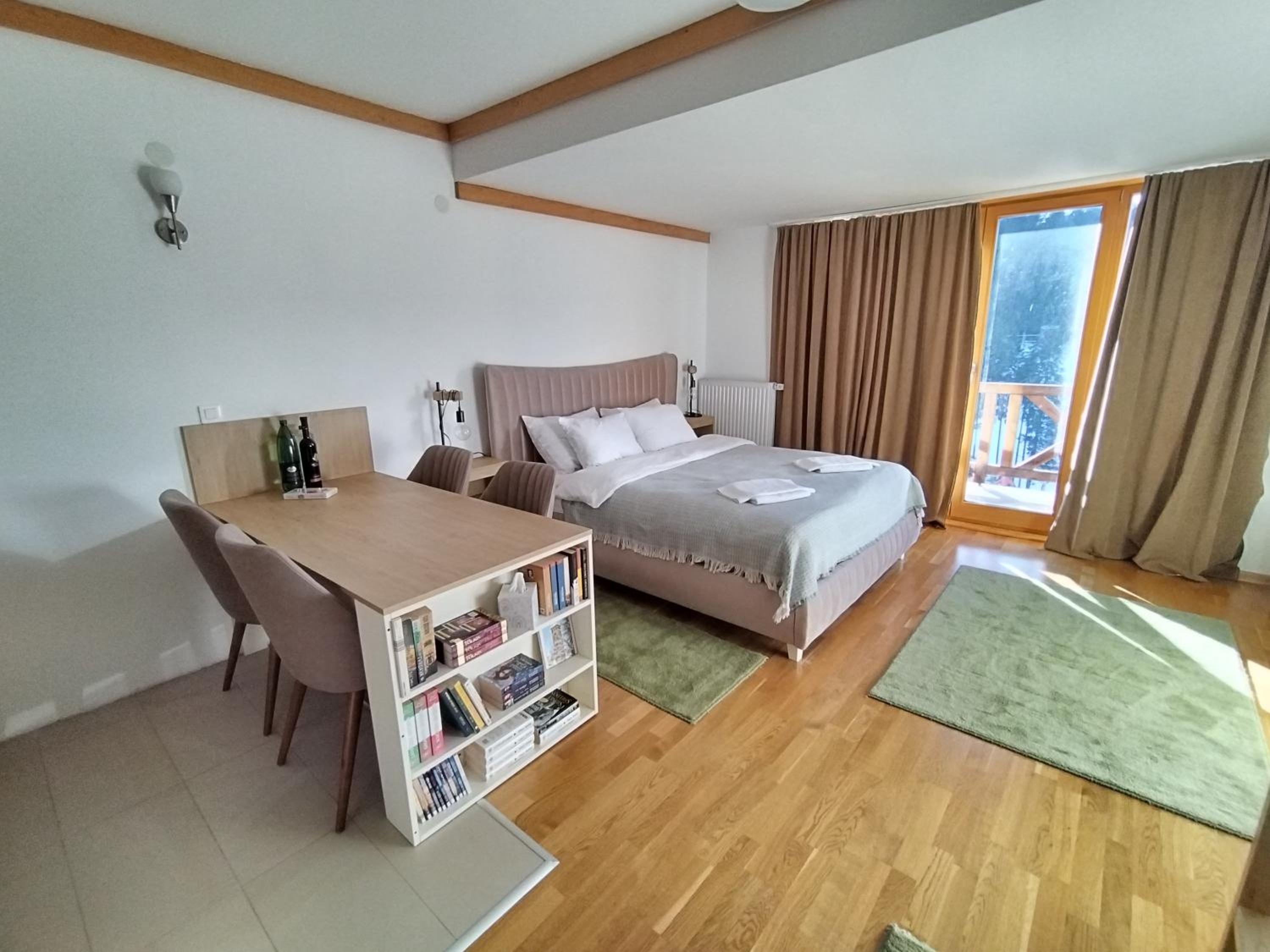 Apartment with Balcony photo 1