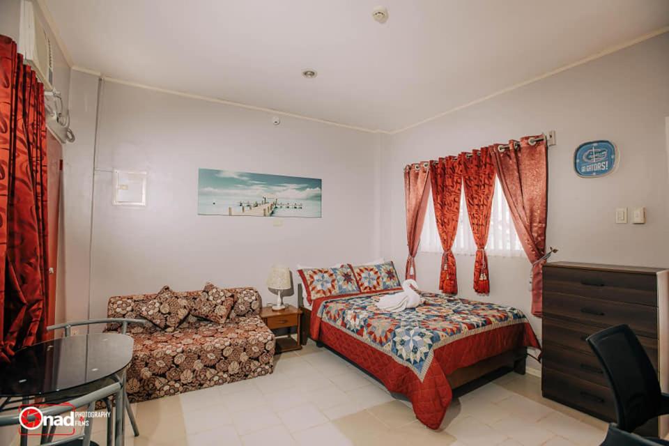 Deluxe Double Room with Balcony - Photo 4