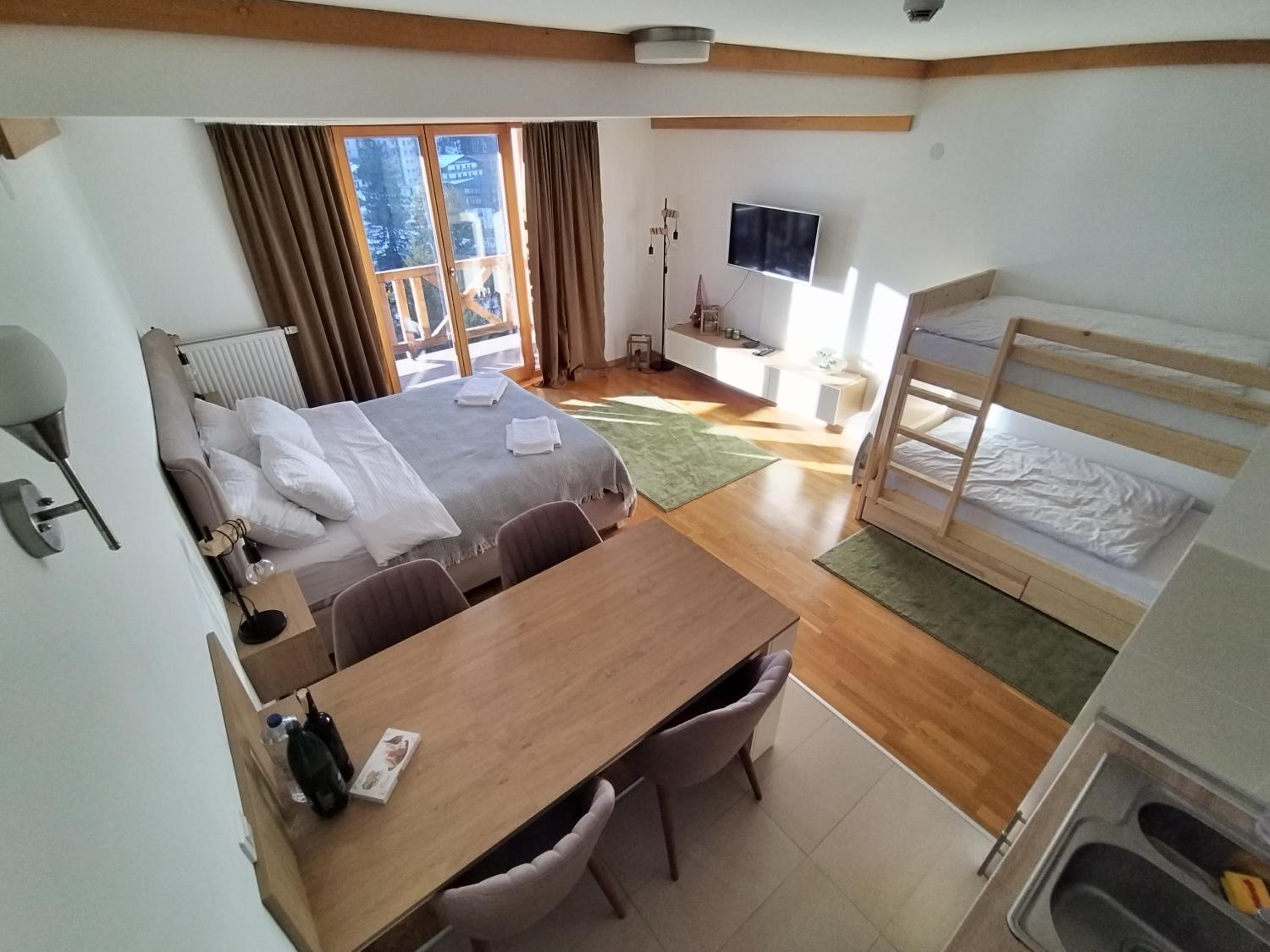Apartment with Balcony photo 2