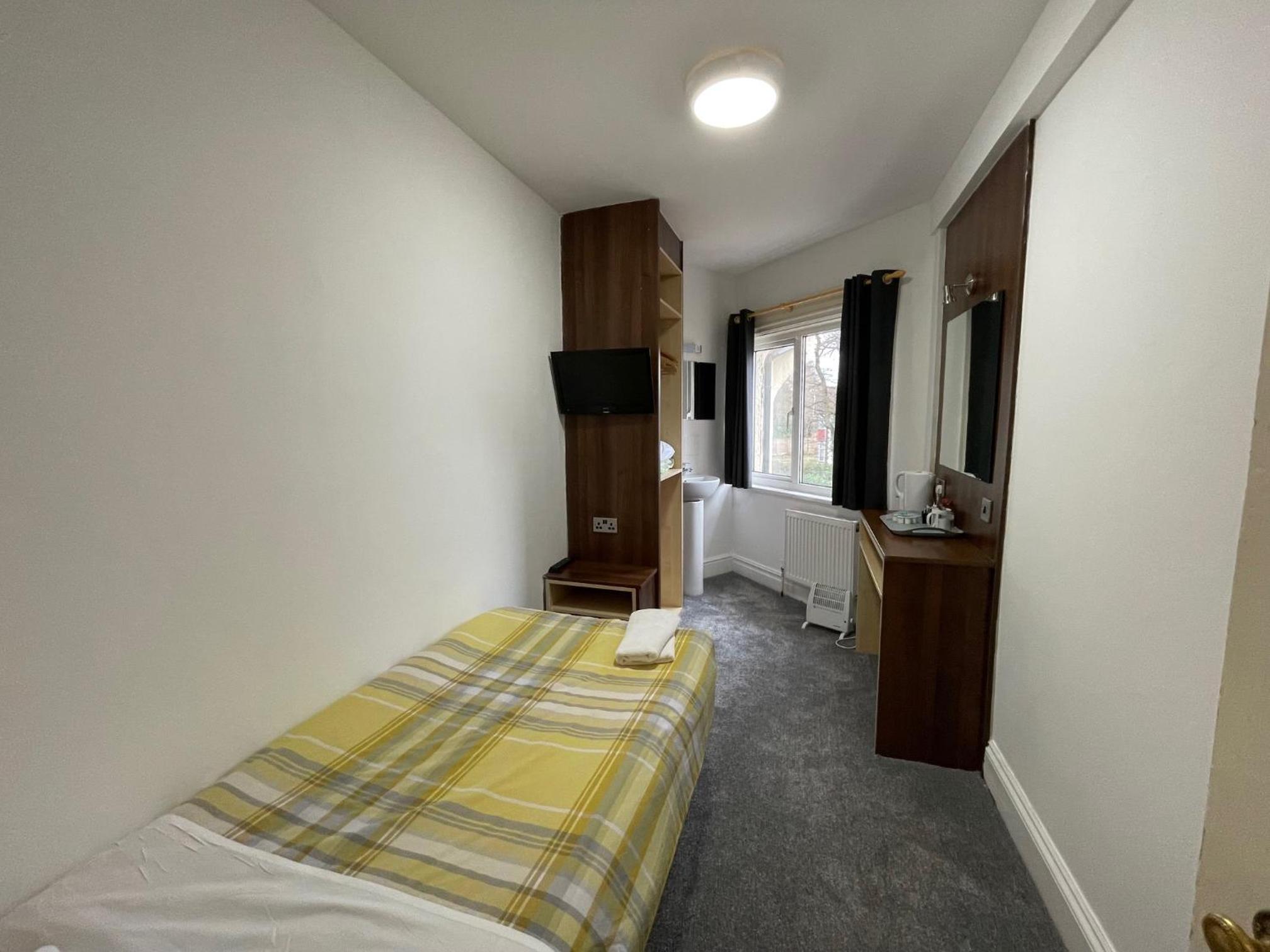Single Room with Shared Bathroom photo 1