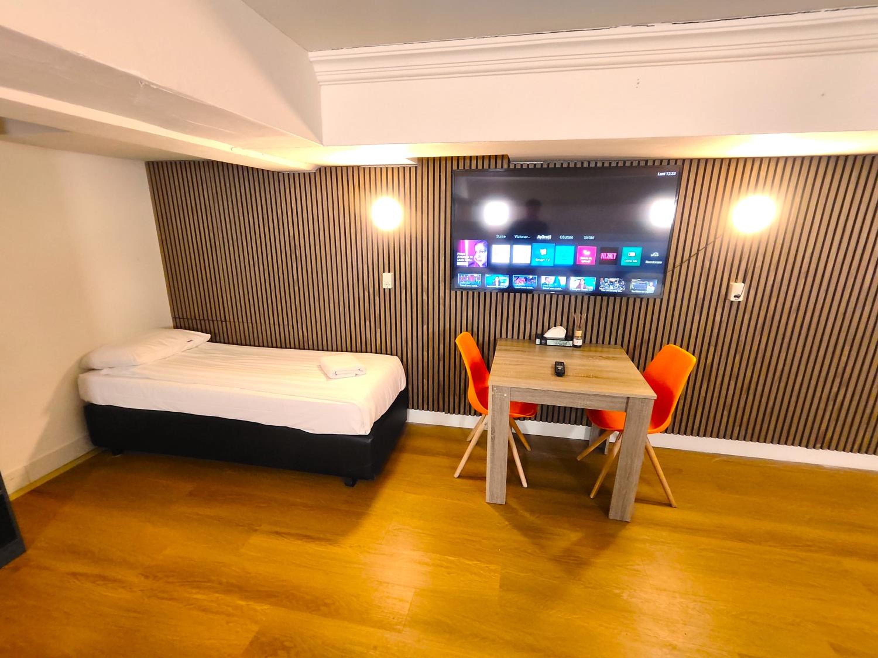 Basic Triple Room with Shared Bathroom photo 3