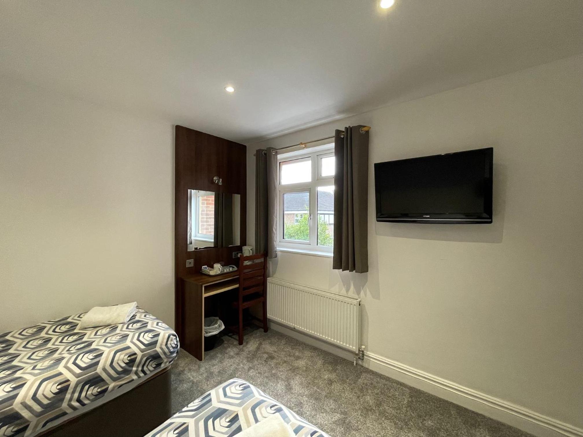 Twin Room - Photo 4