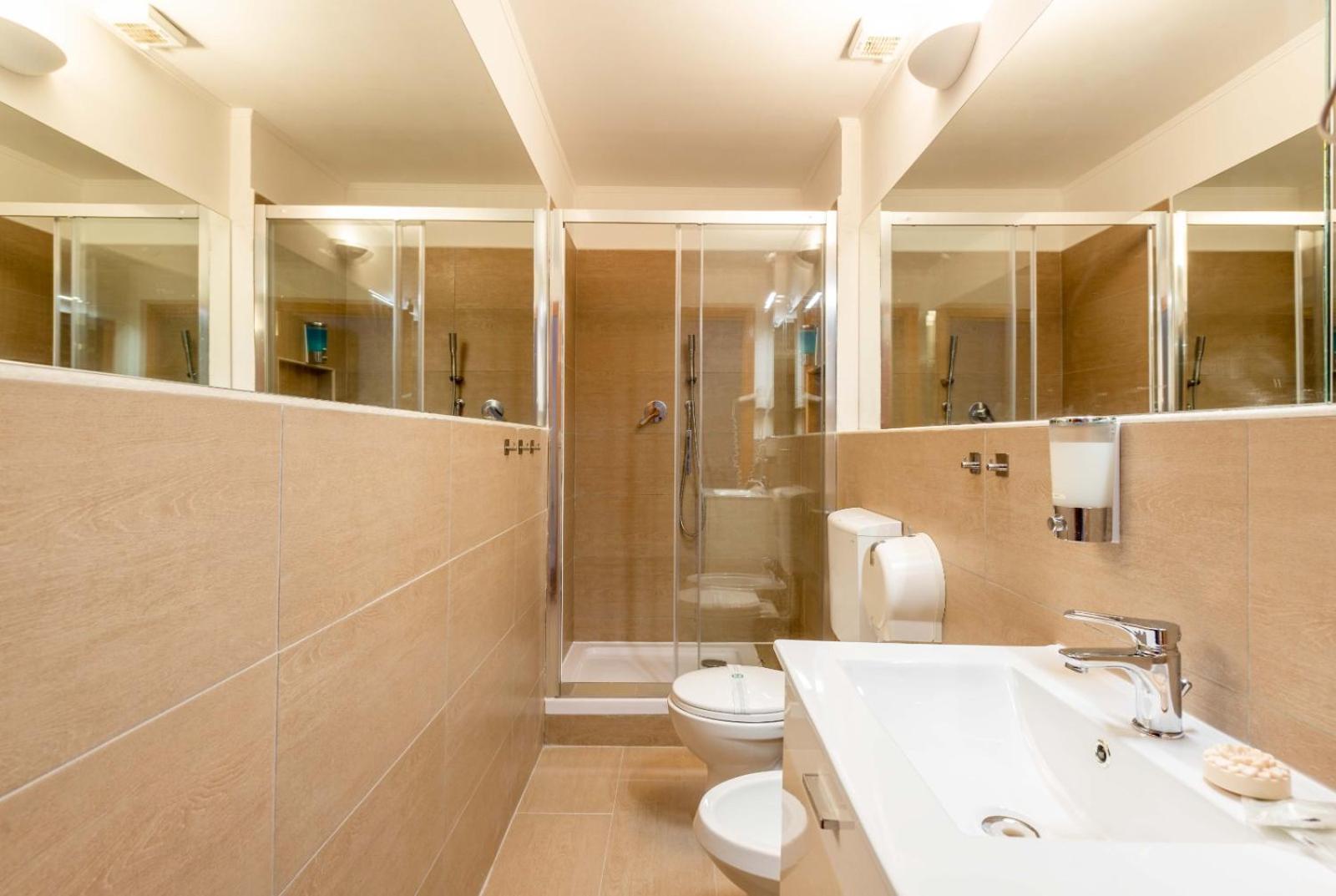 Large Double Room photo 1