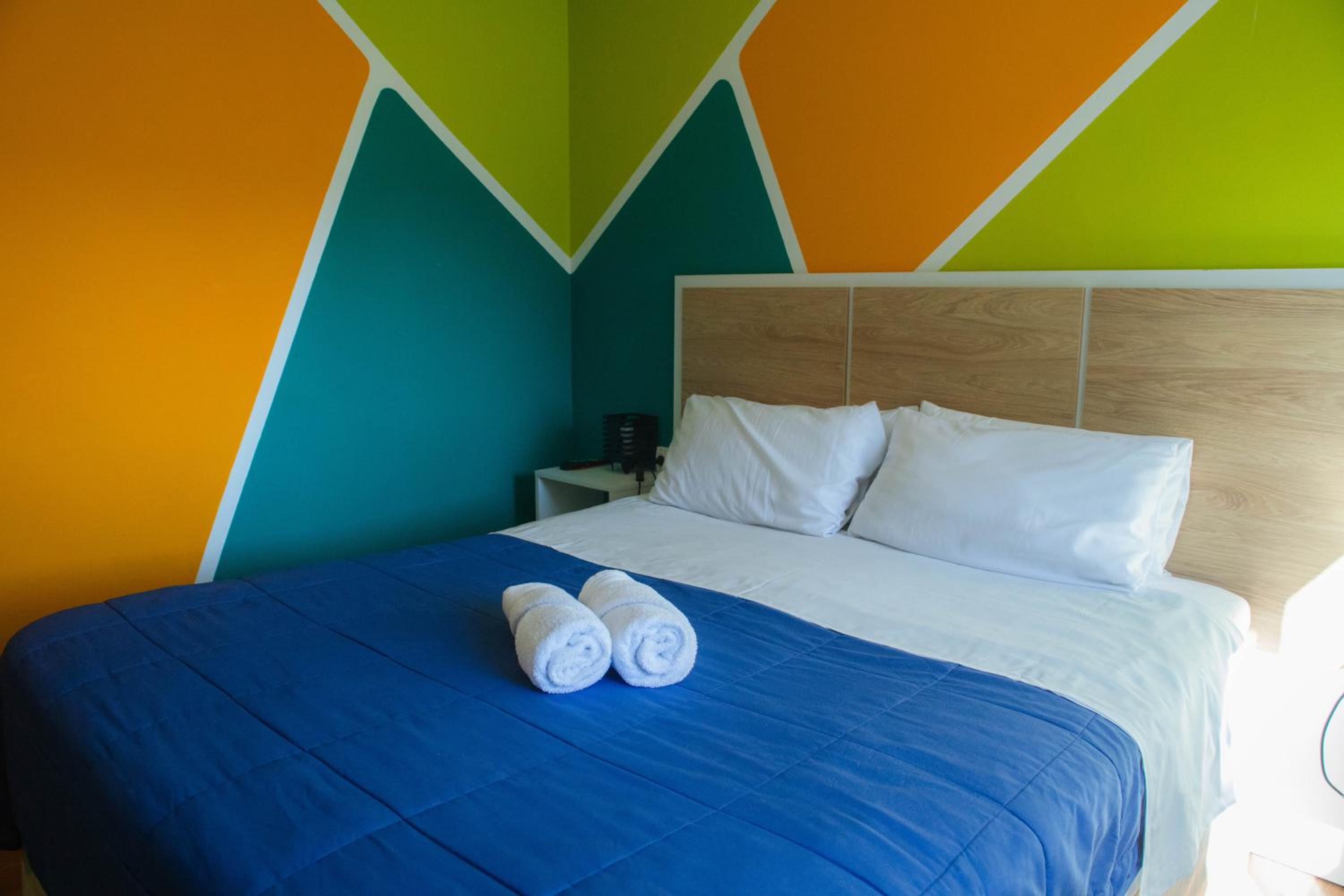 Queen Room photo 2