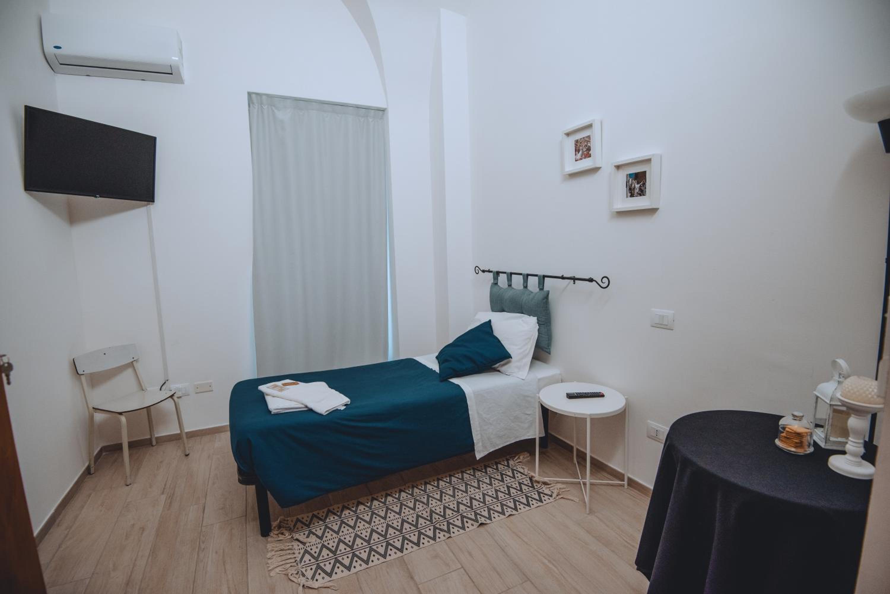 Single Room with Private Bathroom photo 1