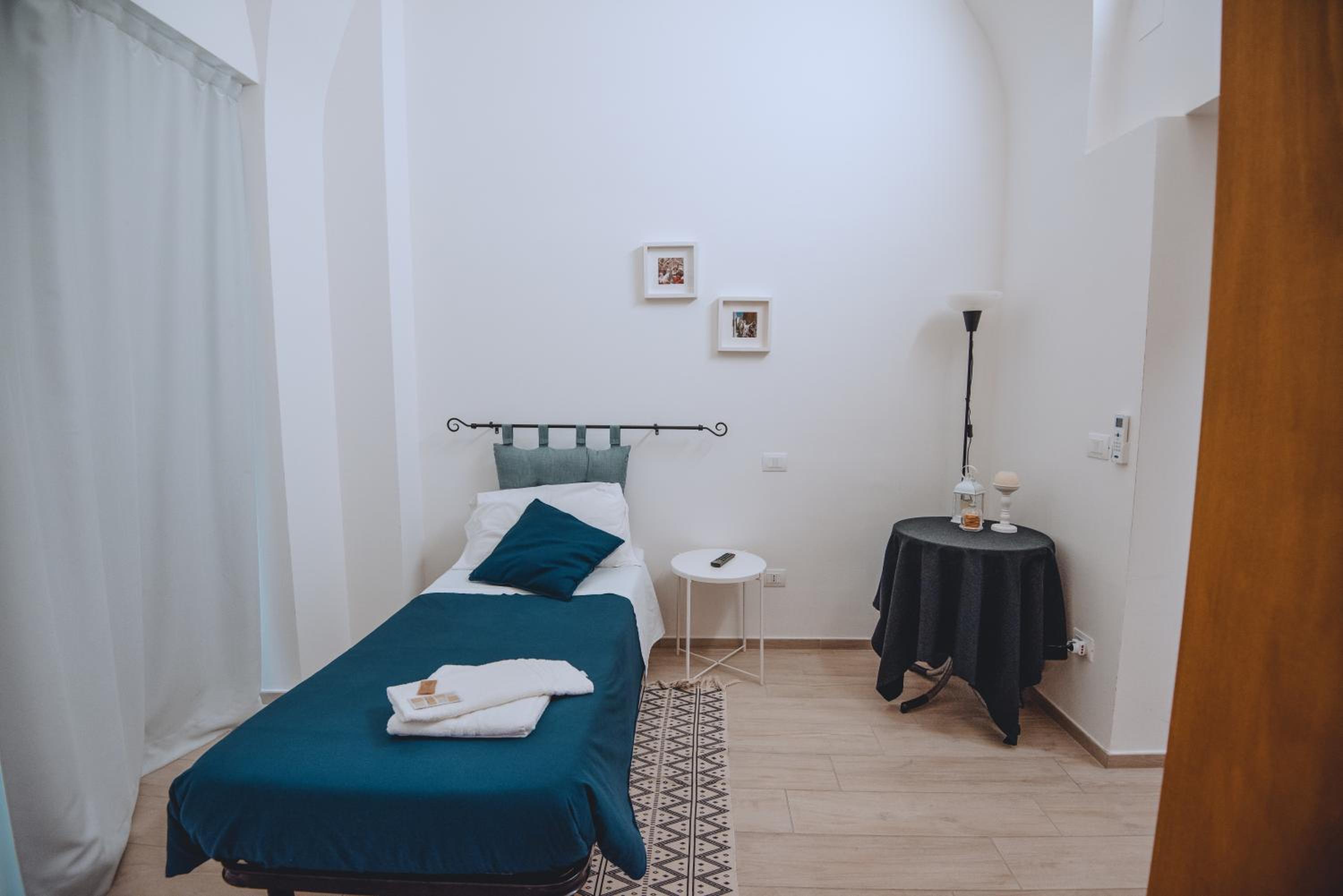 Single Room with Private Bathroom photo 3