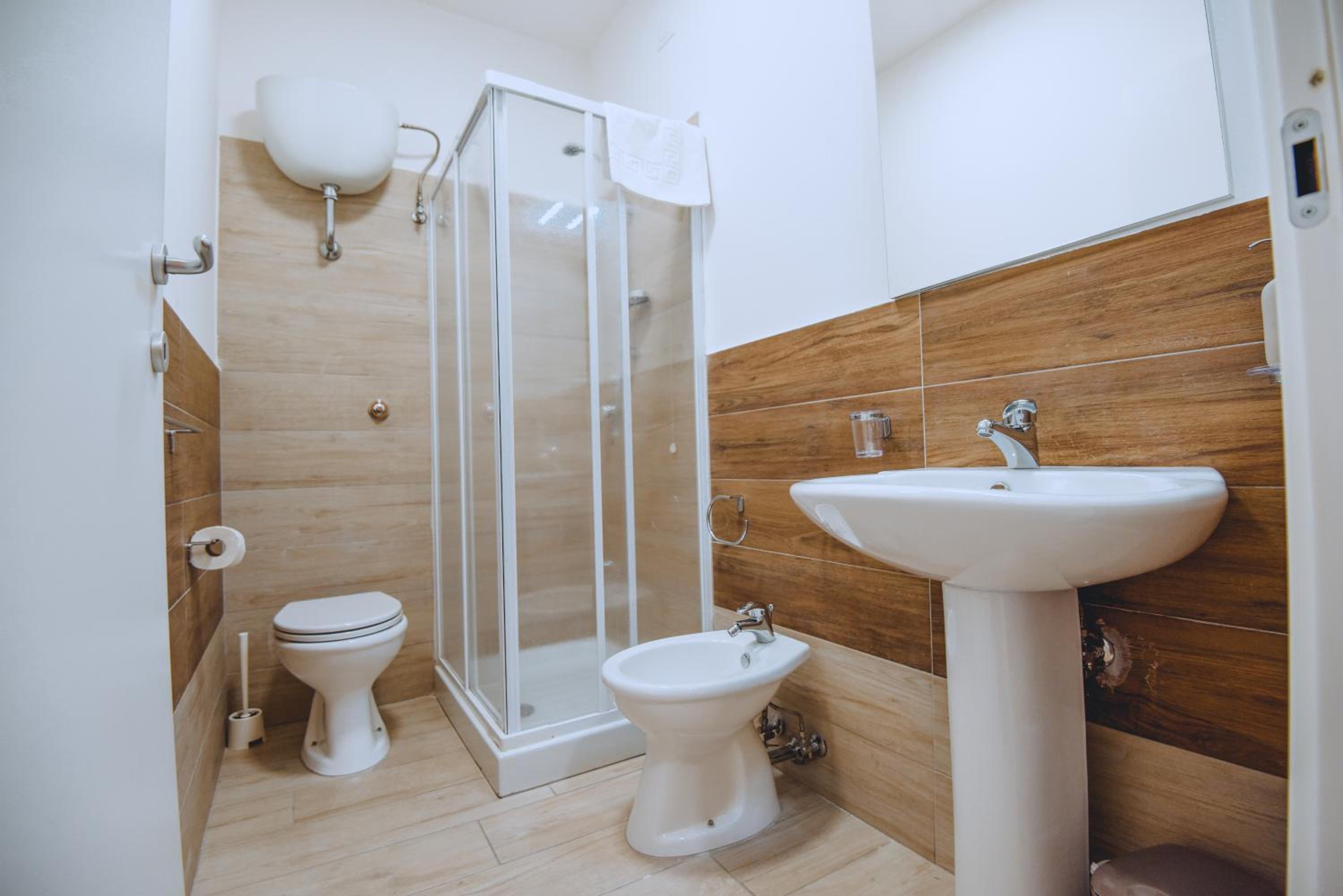 Family Room with Private Bathroom photo 3
