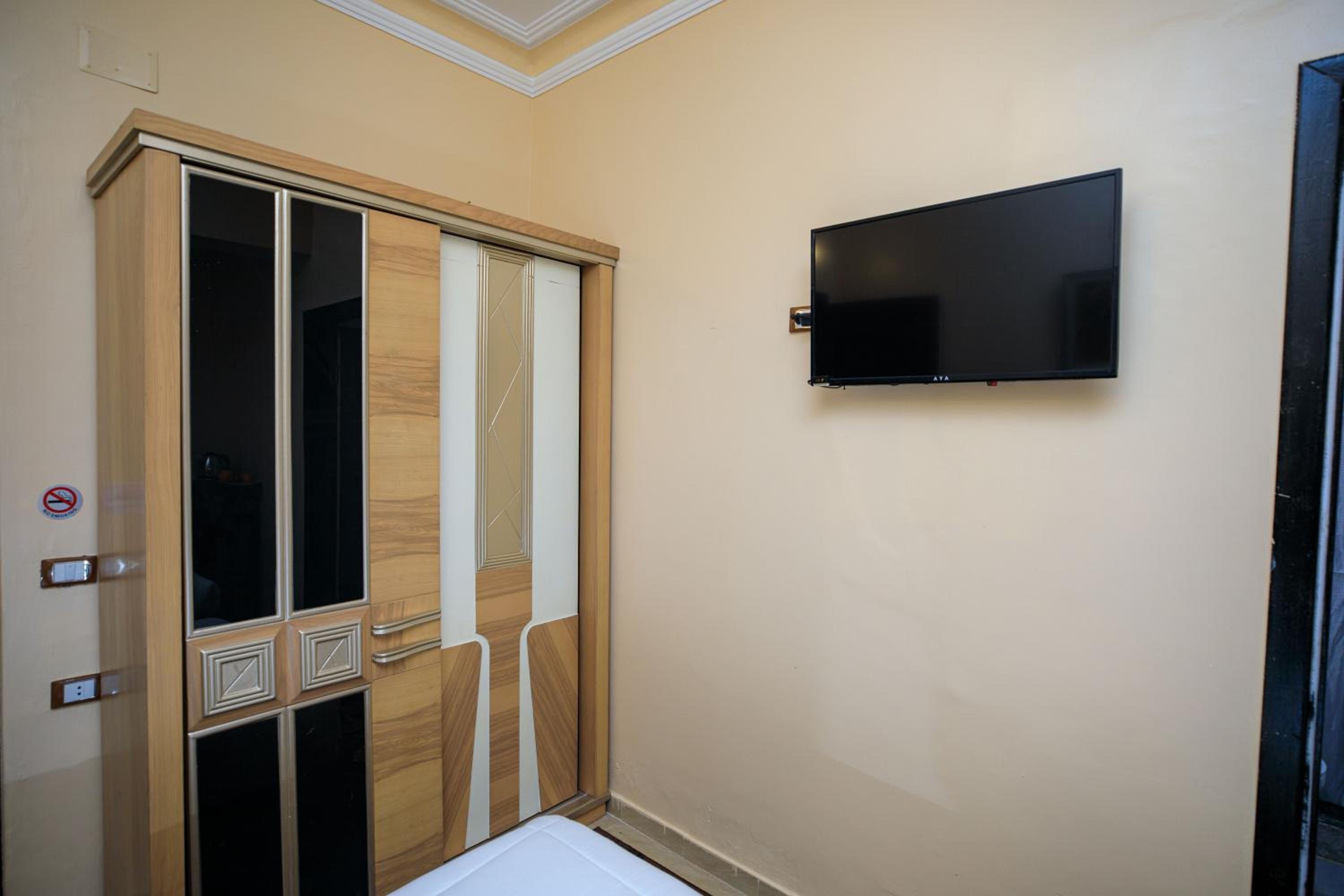 Deluxe Double or Twin Room - Photo 13