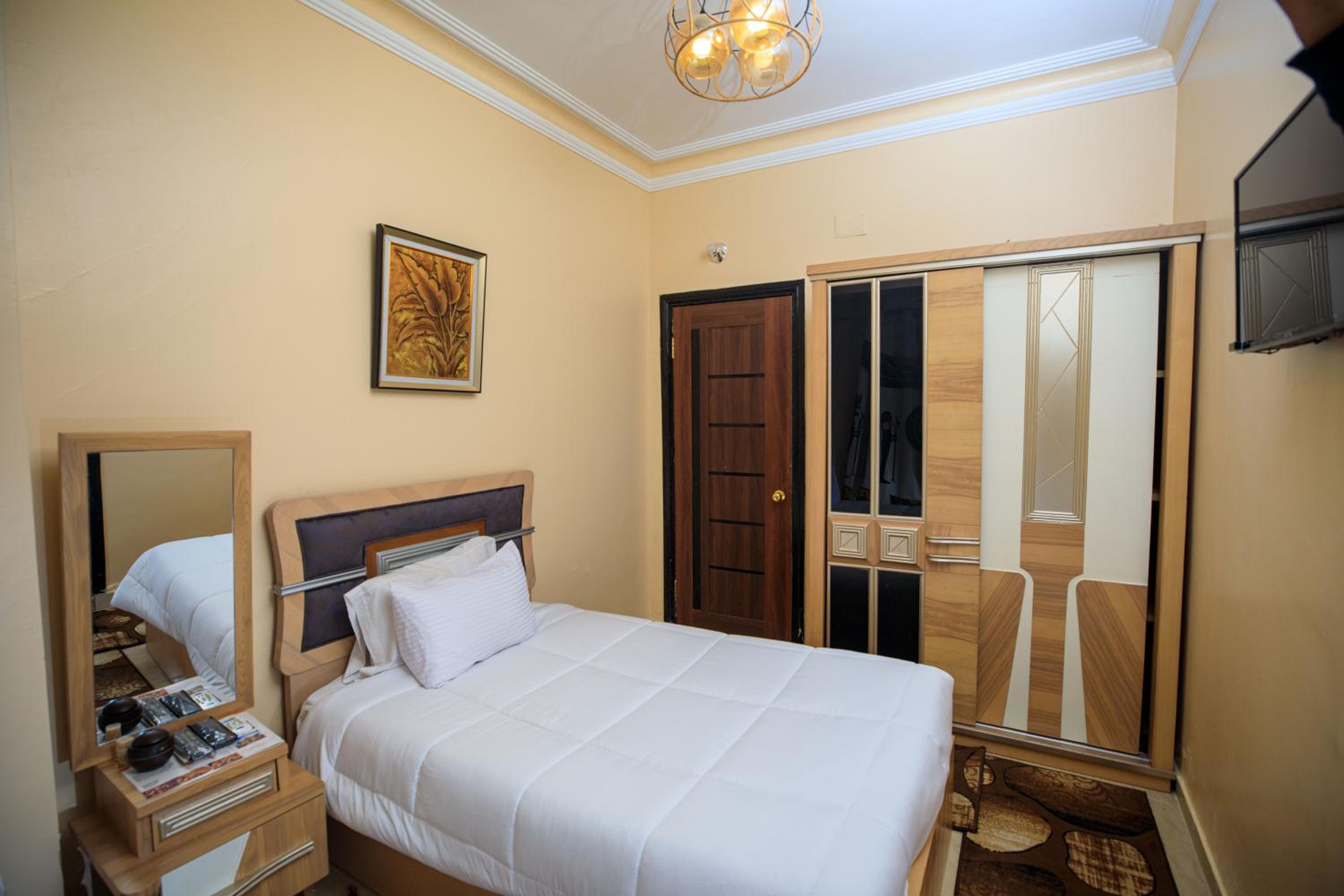 Deluxe Double or Twin Room - Photo 11