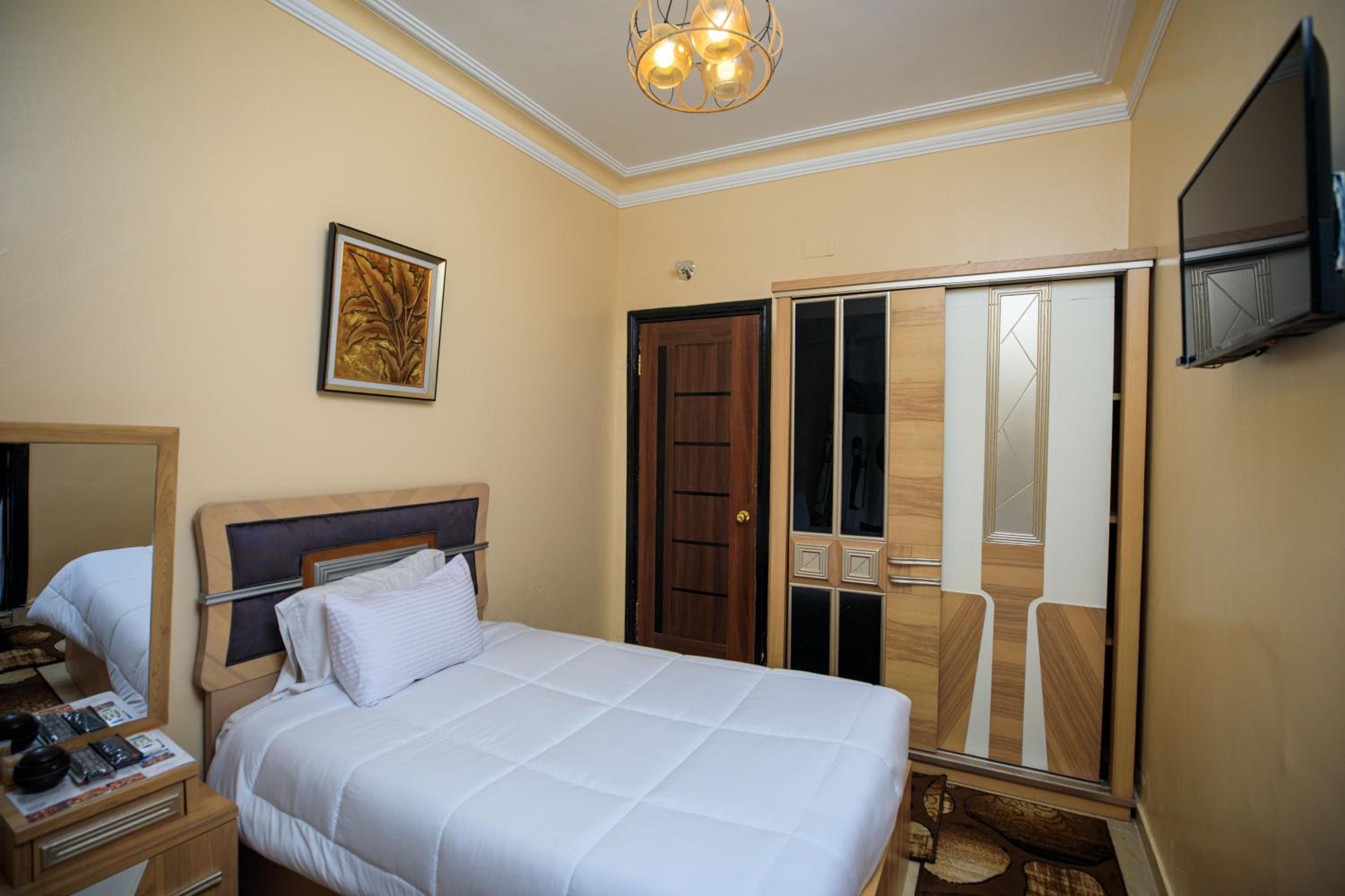 Deluxe Double or Twin Room - Photo 9