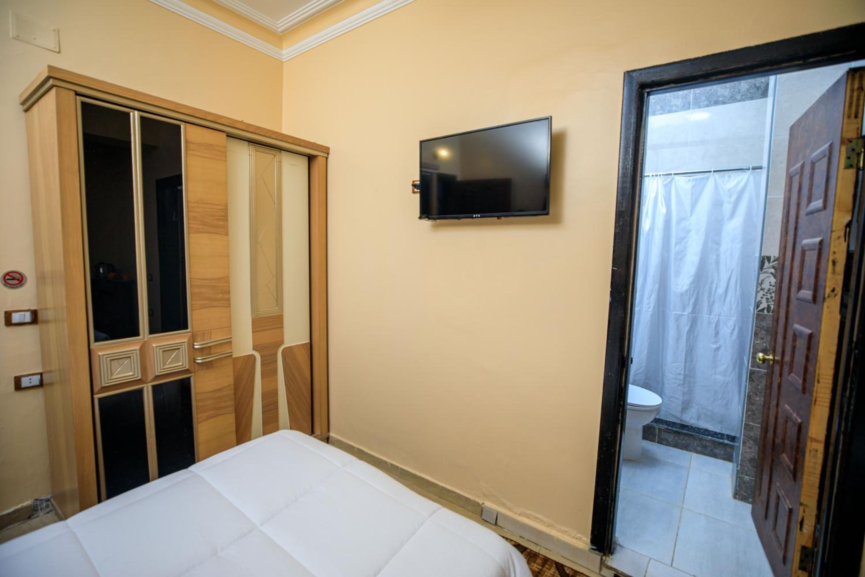 Deluxe Double or Twin Room - Photo 8