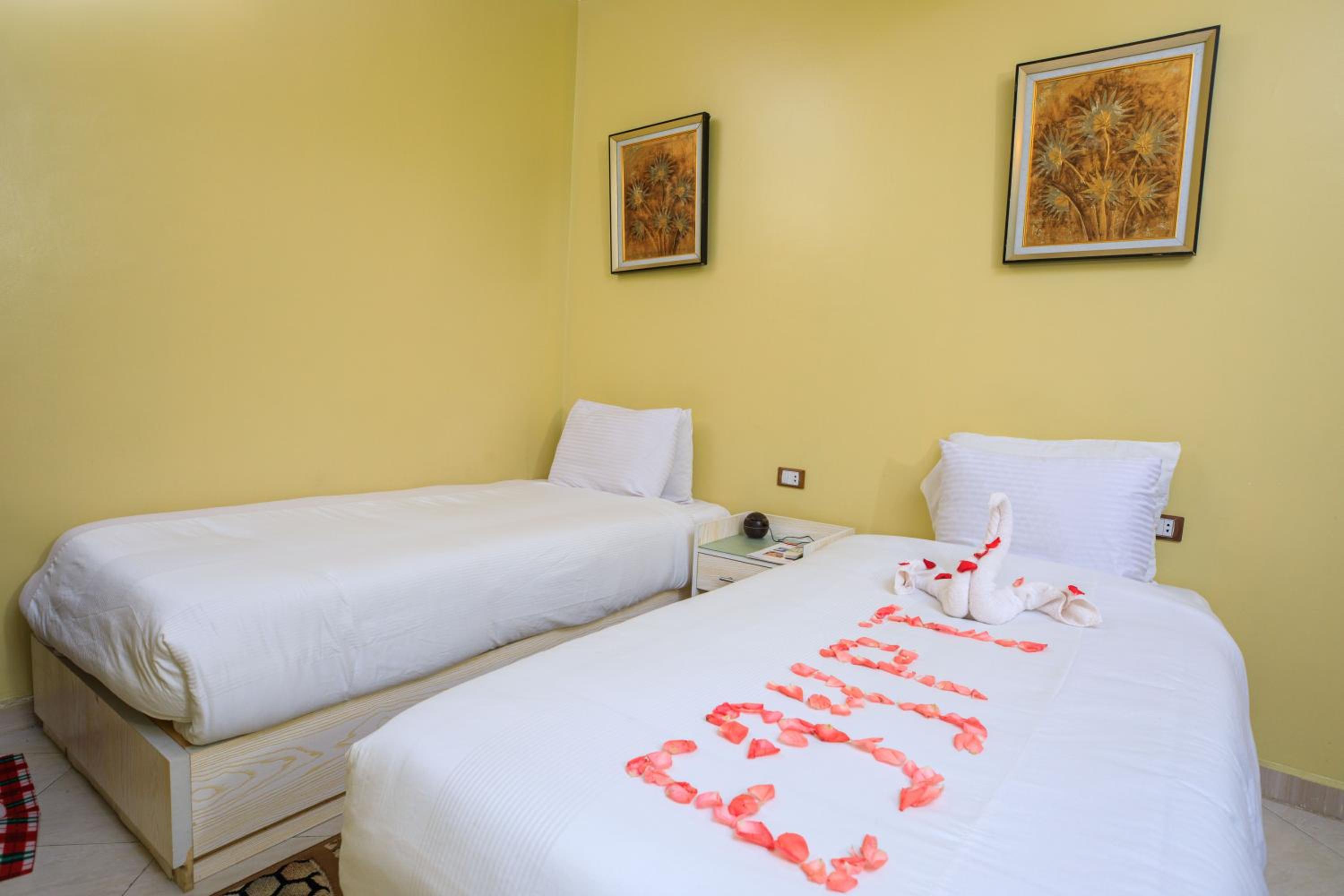 Economy Triple Room - Photo 5