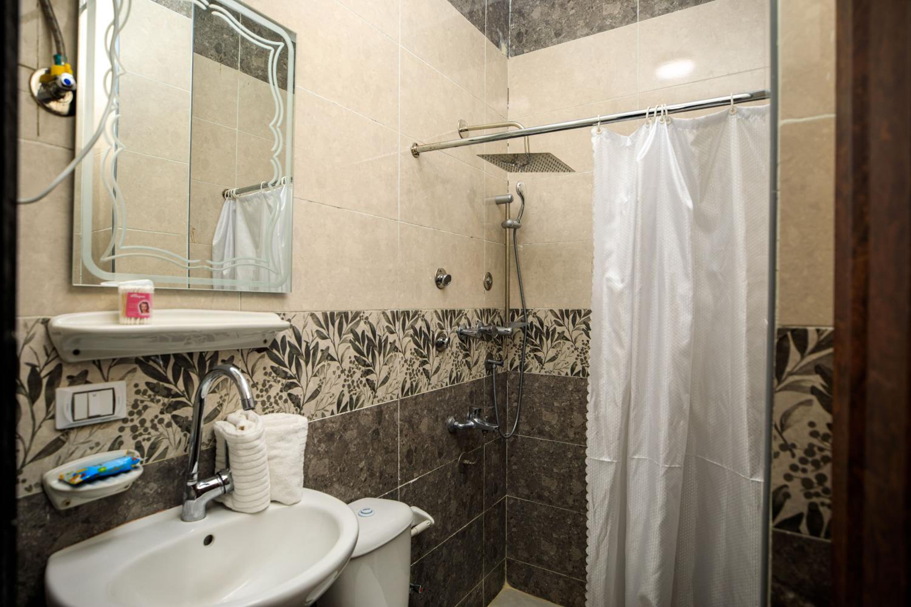Deluxe Quadruple Room - Photo 1