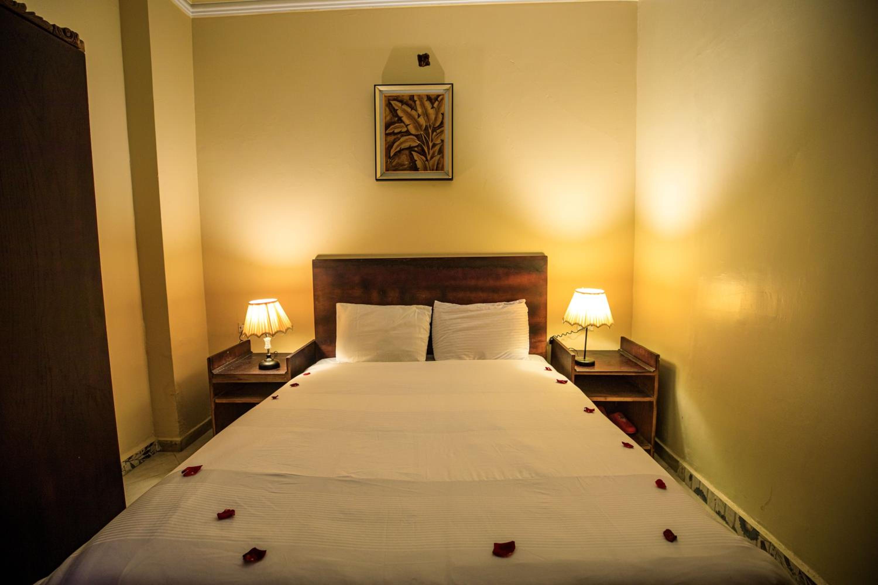 Deluxe Double Room - Photo 9