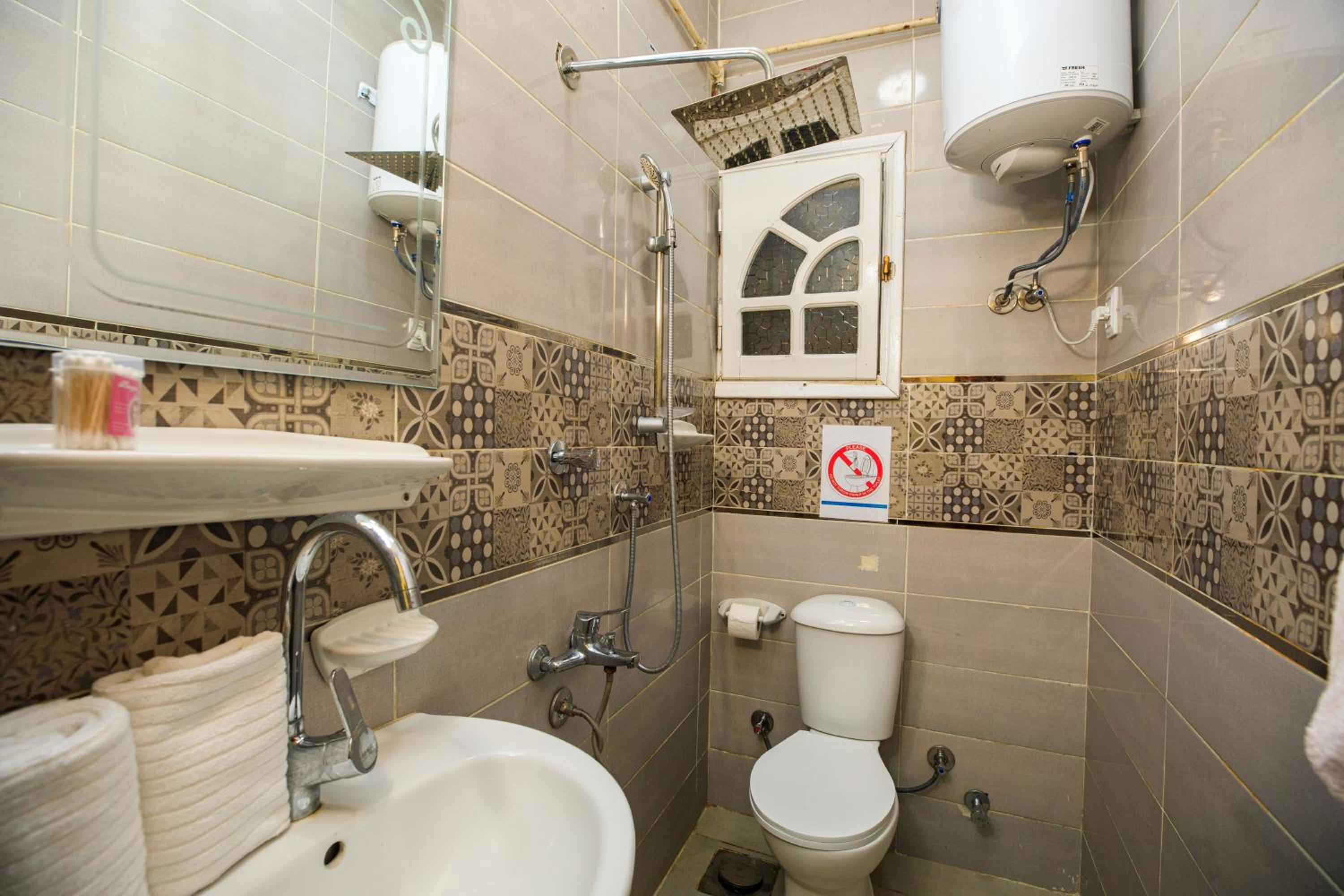 Economy Triple Room - Photo 6