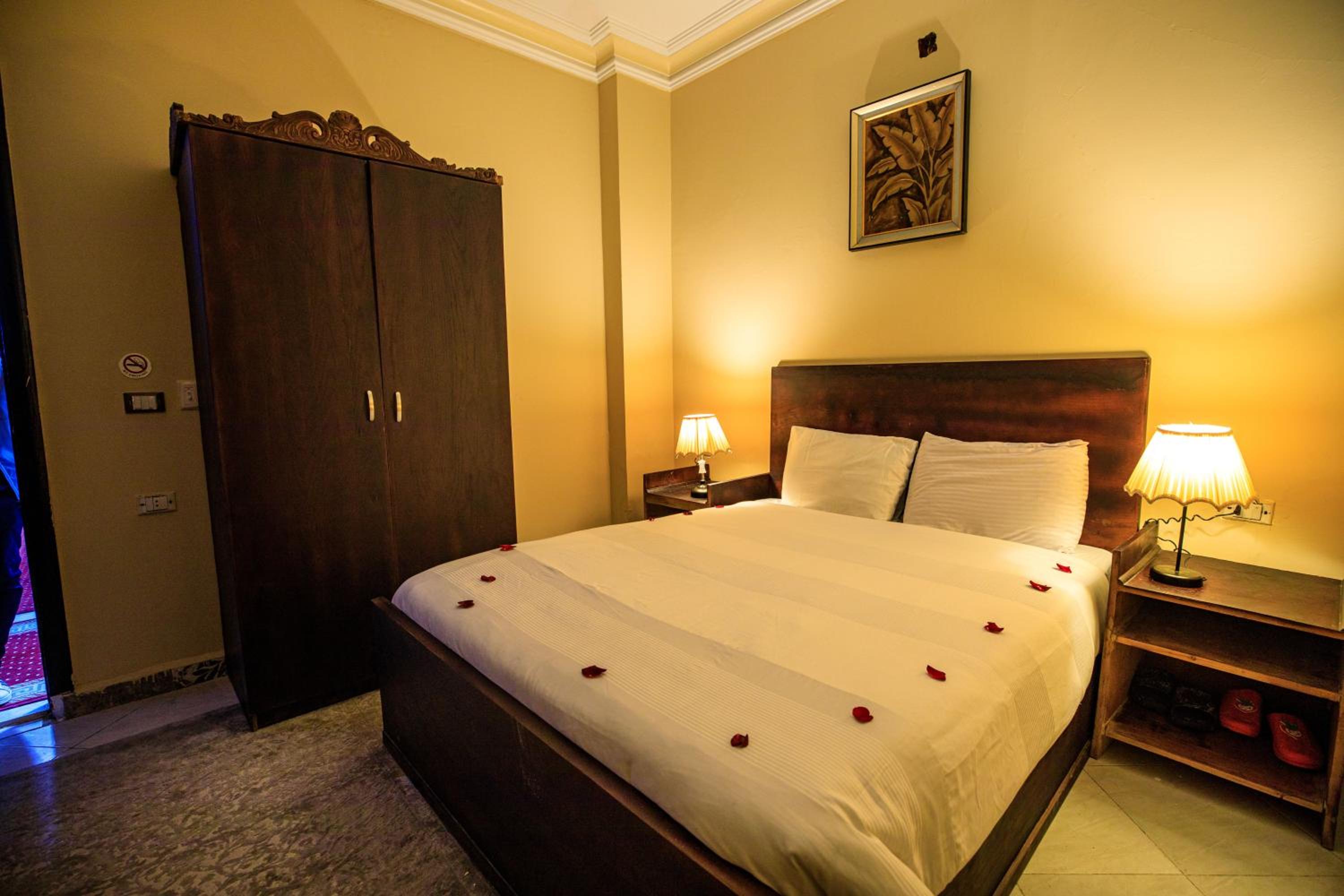 Deluxe Double Room - Photo 8
