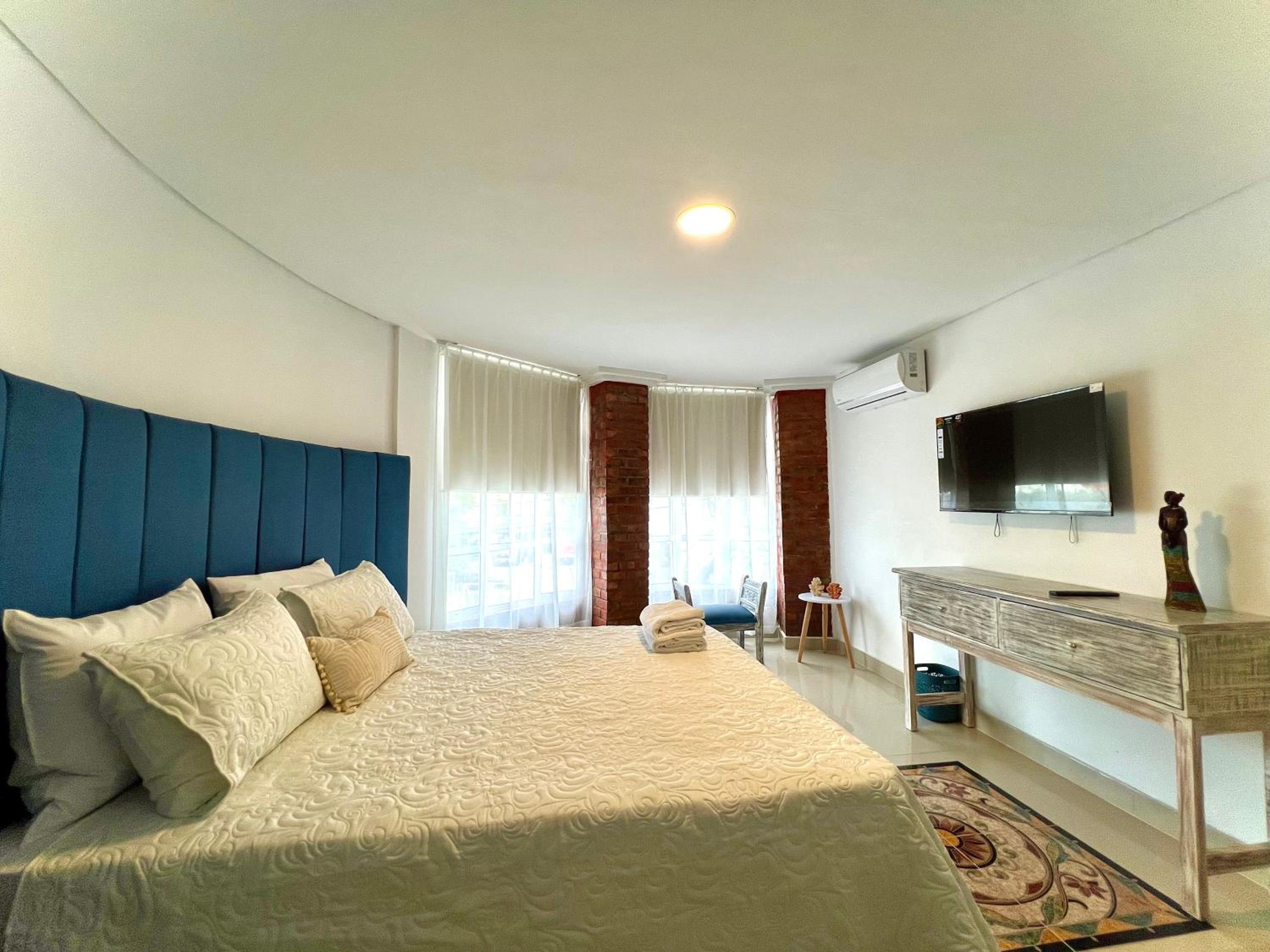 Deluxe Queen Suite photo 1