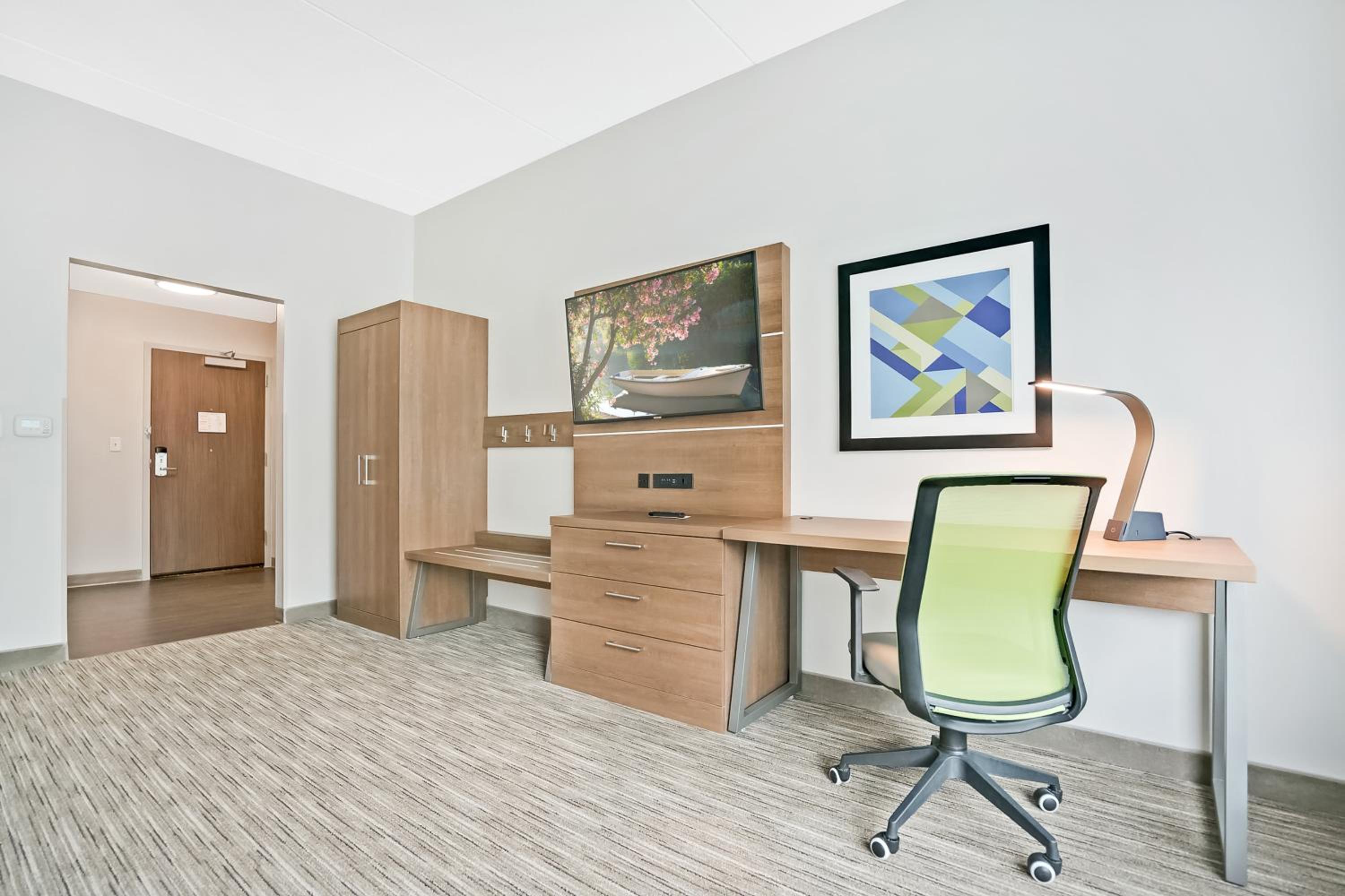 Standard King Room - Photo 8