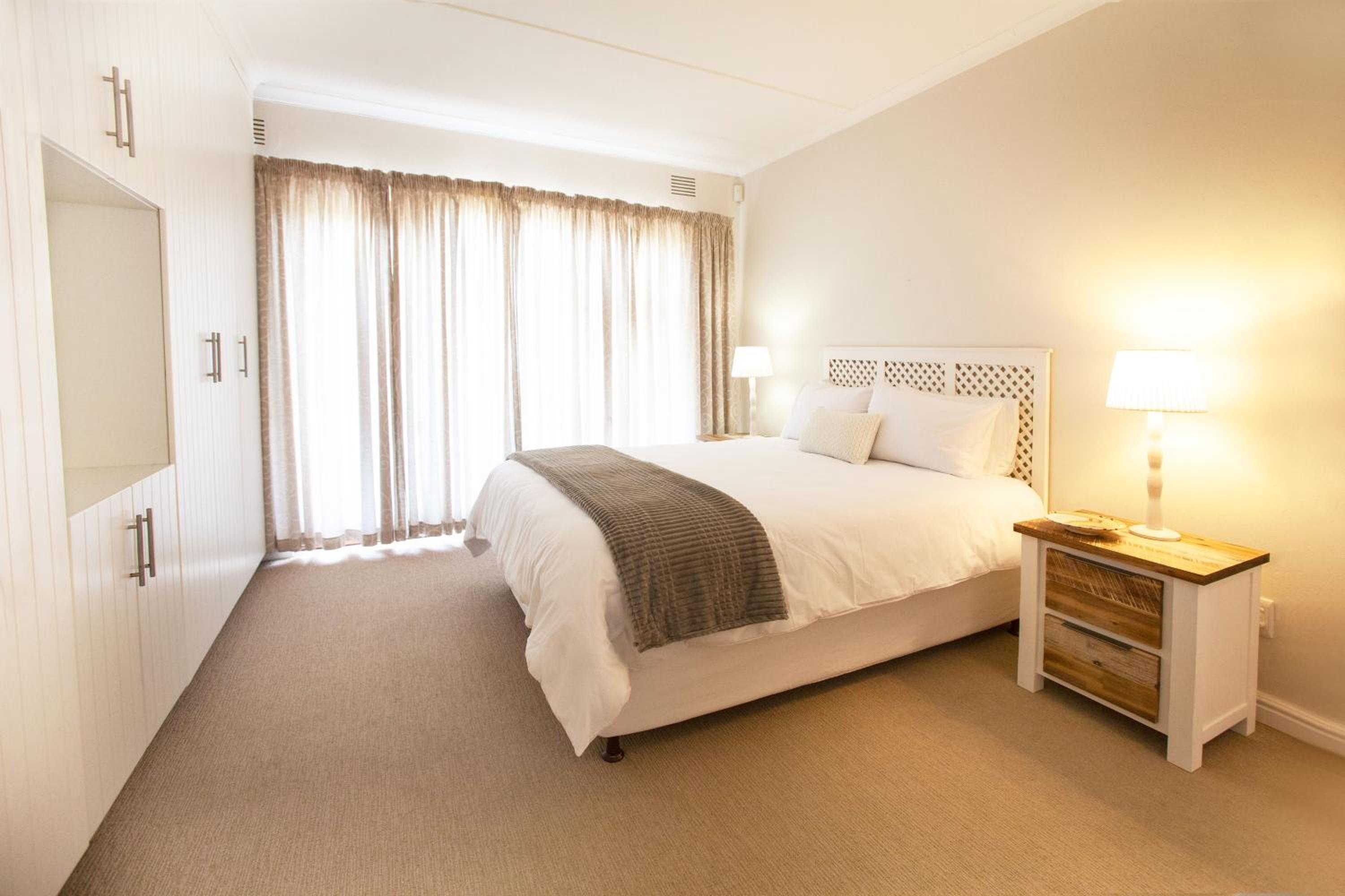 Four-Bedroom House photo 3