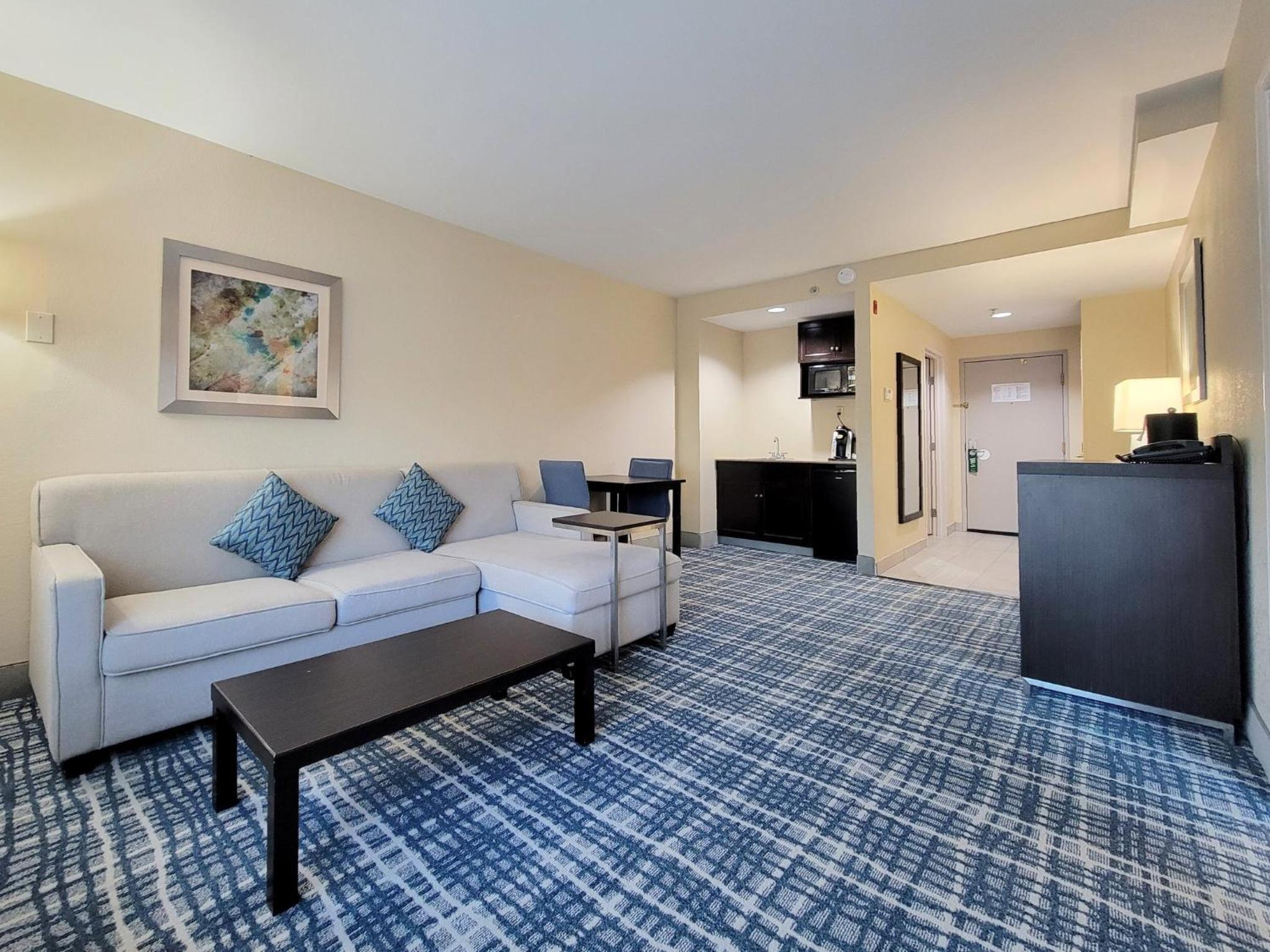 King Suite with Jacuzzi - Non-Smoking - Photo 12