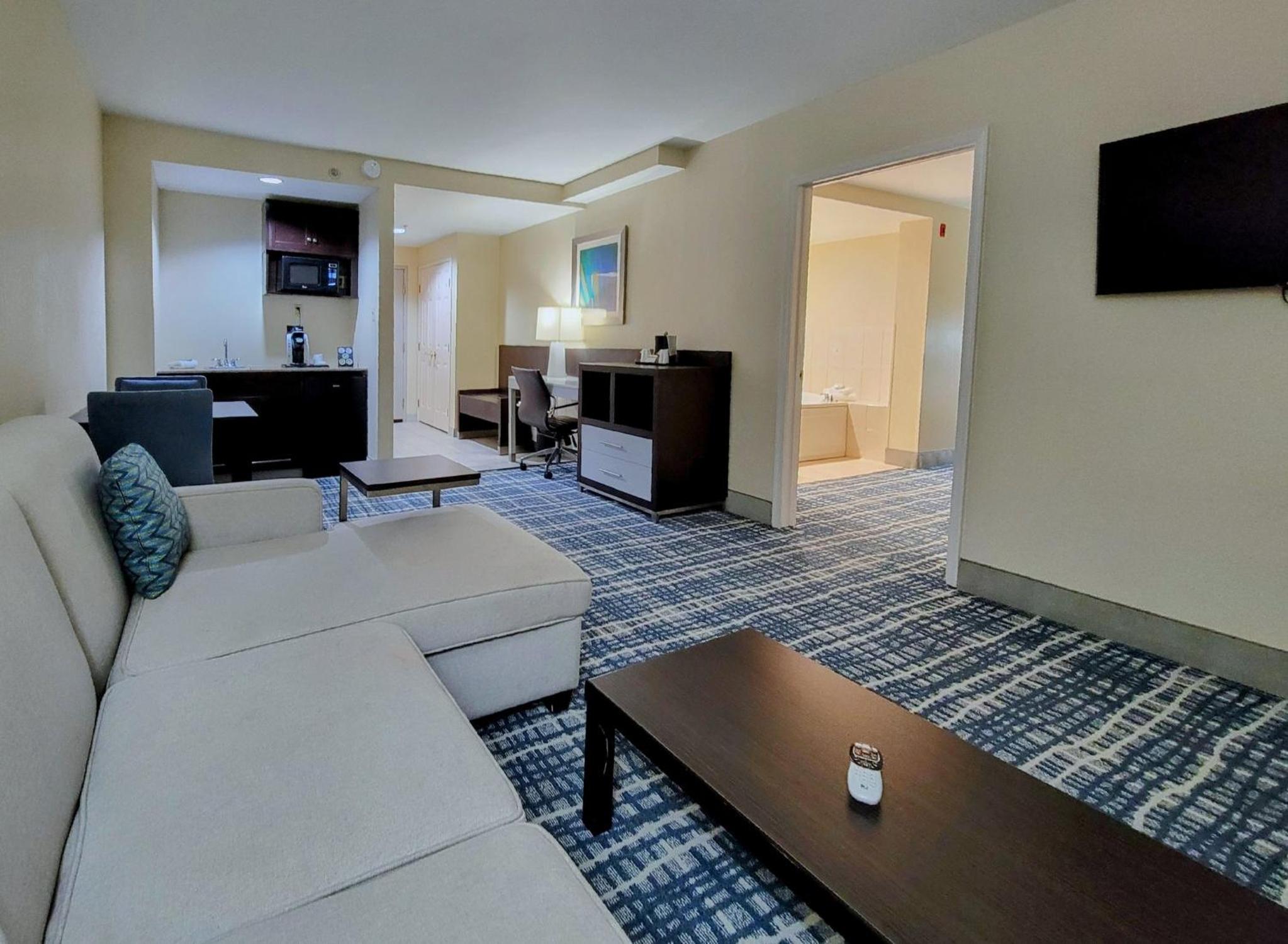 King Suite with Jacuzzi - Non-Smoking - Photo 5